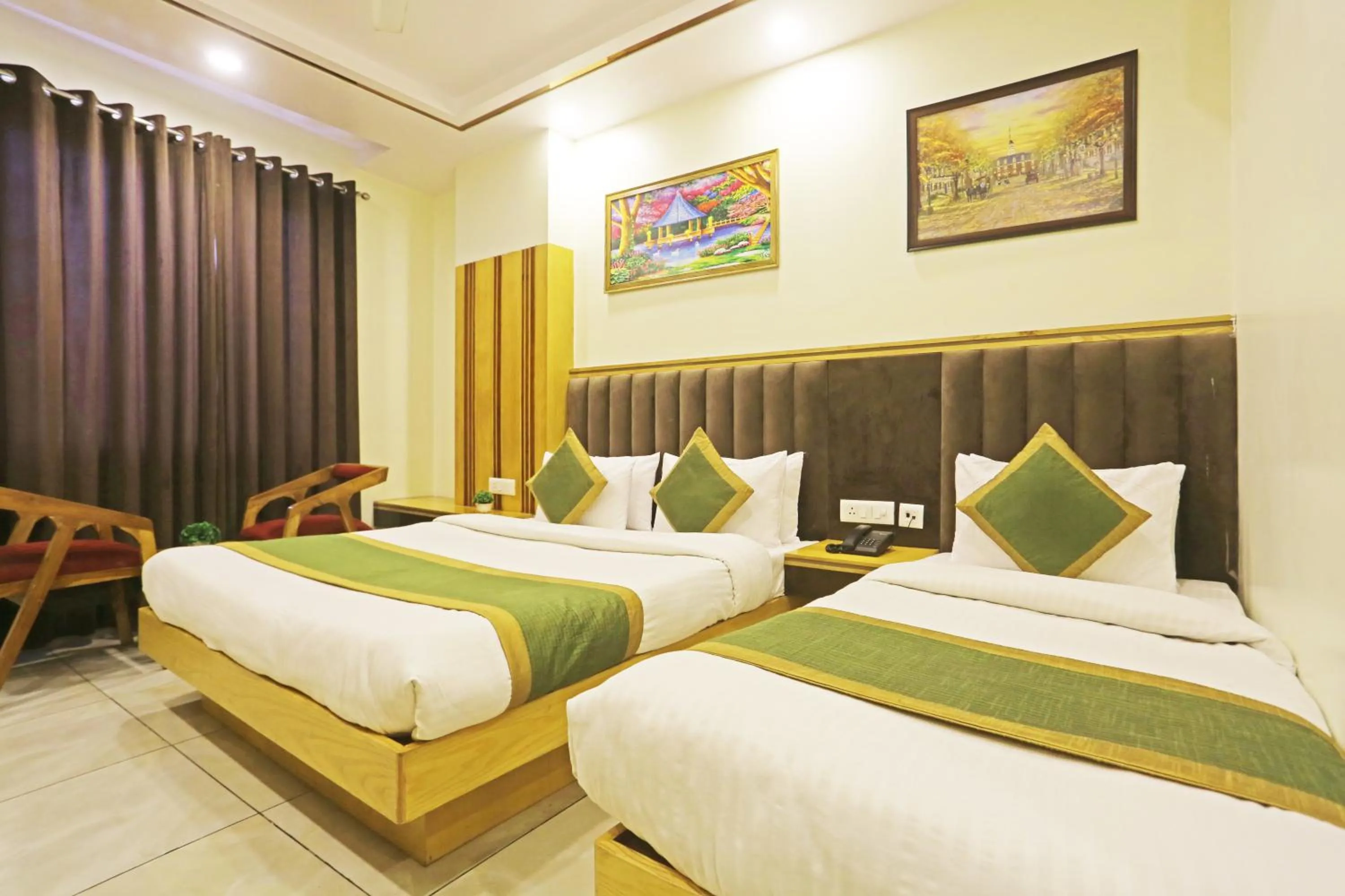 Bed in Hotel Aman Imperial Just a Minute Away From New Delhi Railway Station and Connaught place