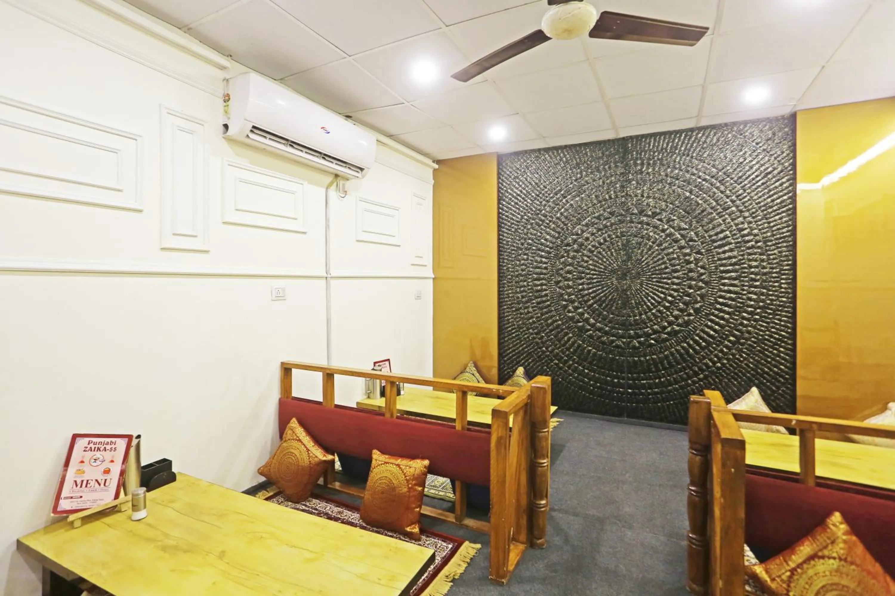 Seating area in Hotel Aman Imperial Just a Minute Away From New Delhi Railway Station and Connaught place