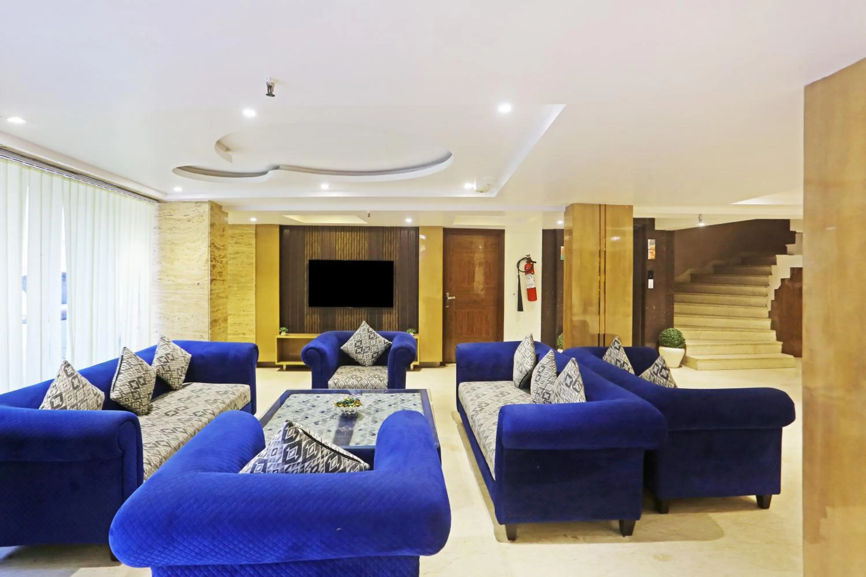 Communal lounge/ TV room in Hotel Aman Imperial Just a Minute Away From New Delhi Railway Station and Connaught place
