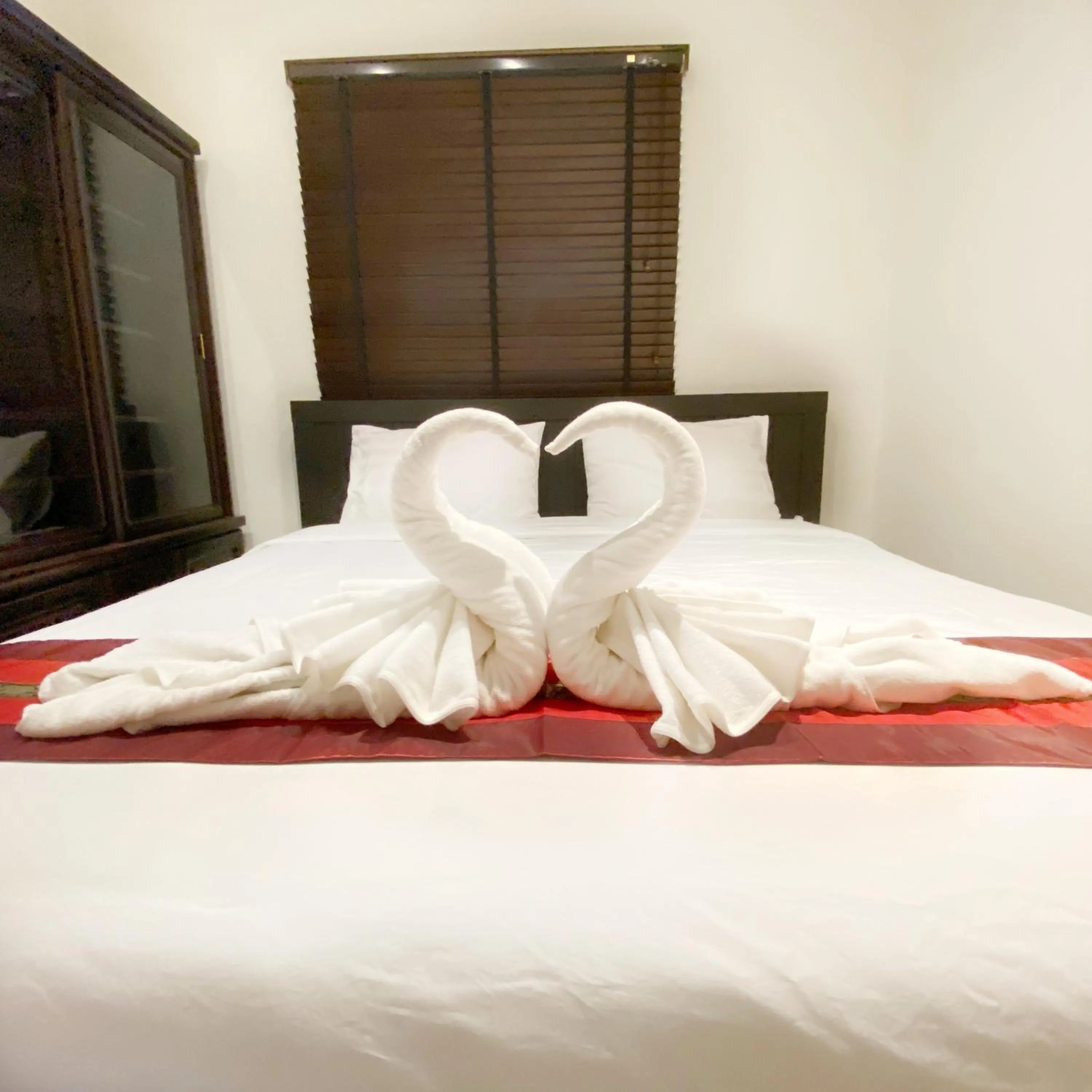 Bedroom, Bed in Sunny1 villa Pattaya