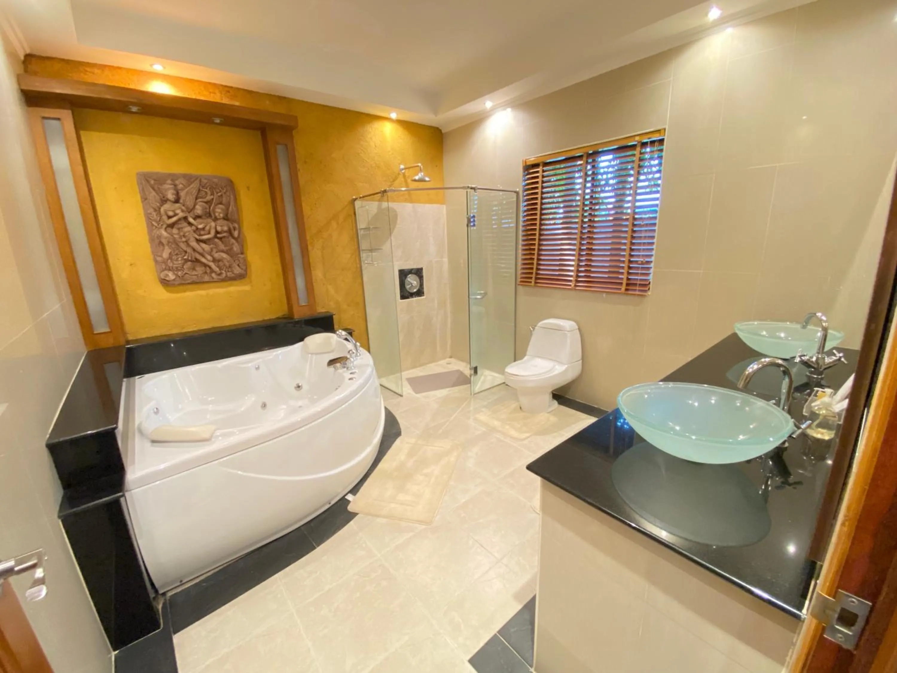 Toilet in Sunny1 villa Pattaya