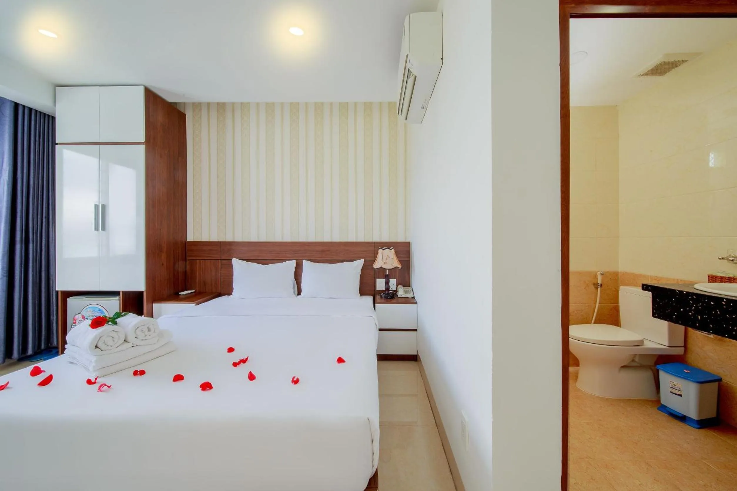 Bedroom, Bed in Ha Nhung Hotel Nha Trang