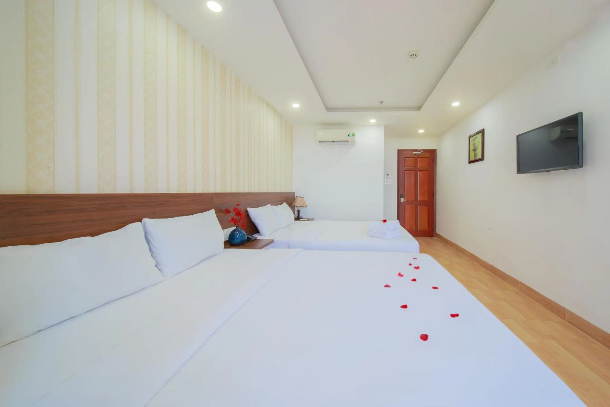 Bedroom, Bed in Ha Nhung Hotel Nha Trang