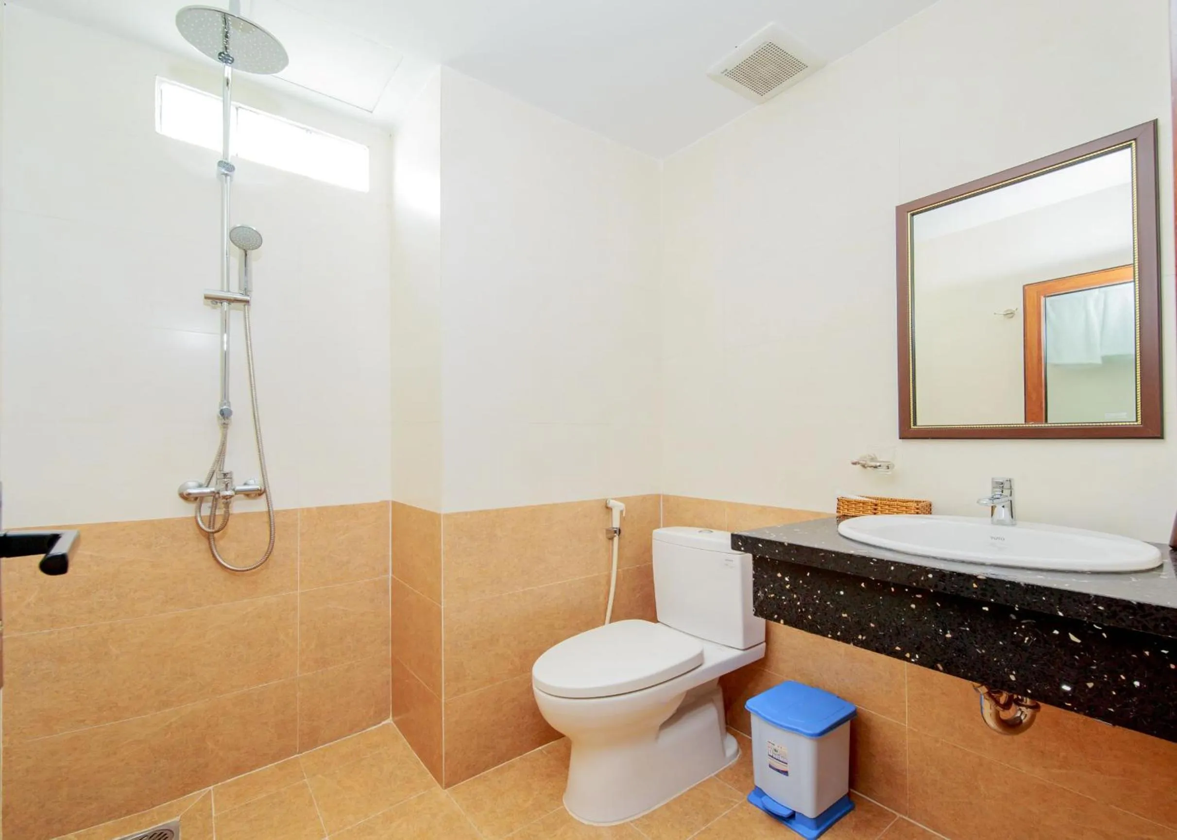 Bathroom in Ha Nhung Hotel Nha Trang