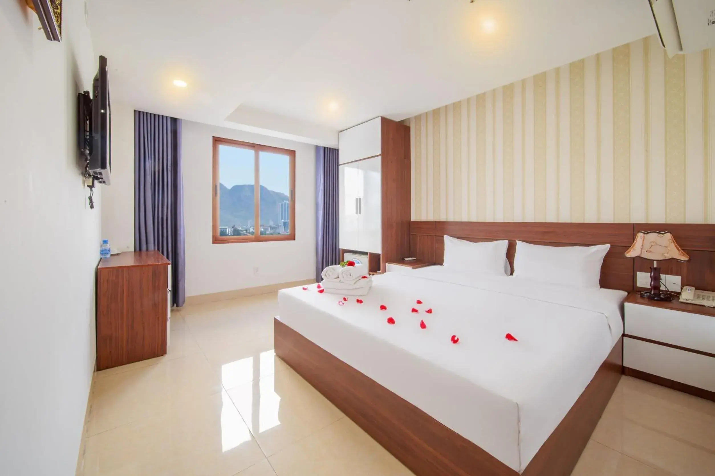 Standard King Room in Ha Nhung Hotel Nha Trang Standard King Room in Ha Nhung Hotel Nha Trang