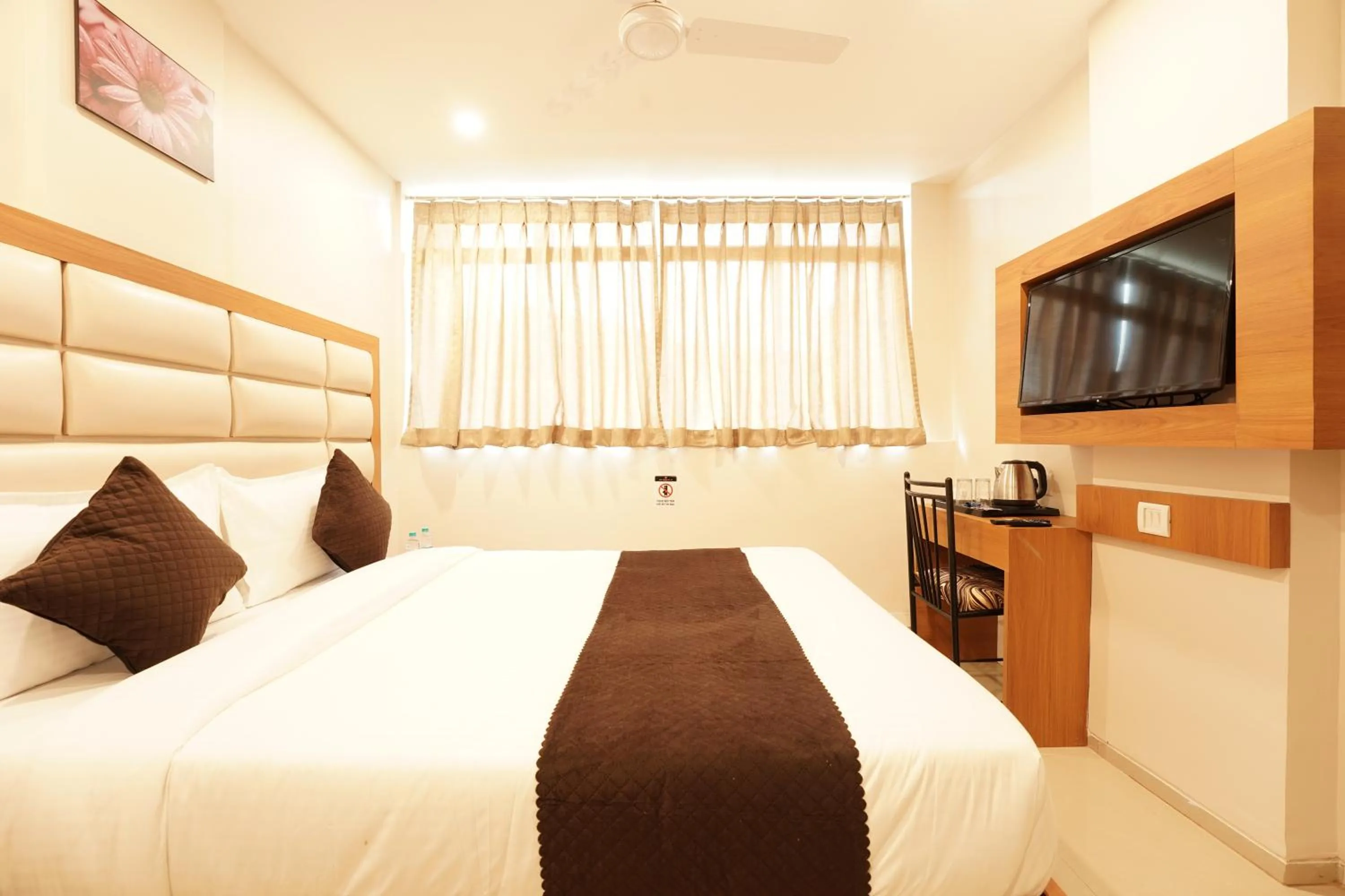 TV and multimedia, Bed in Metropolis Business Hotel