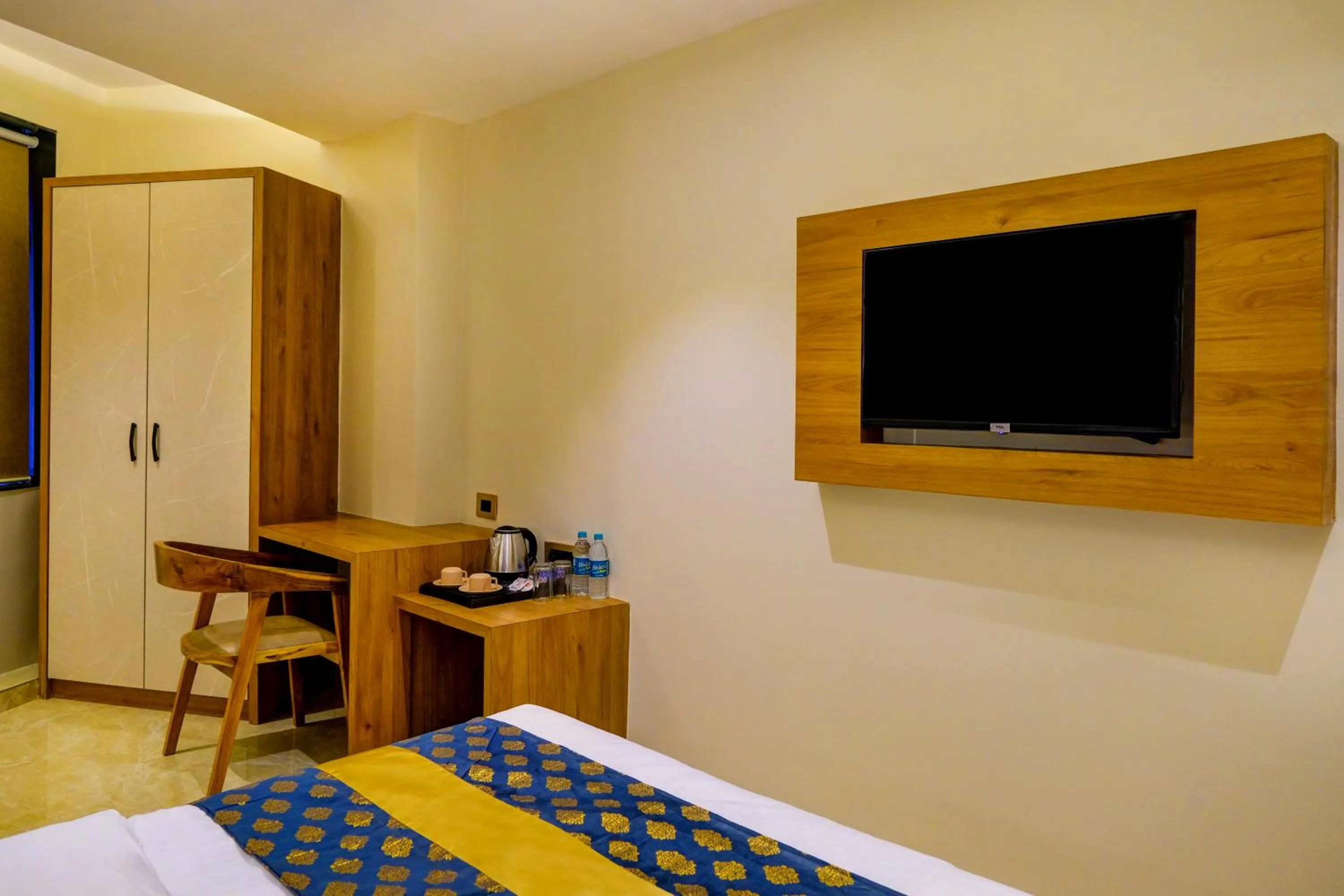 TV and multimedia, Bed in Metropolis Business Hotel
