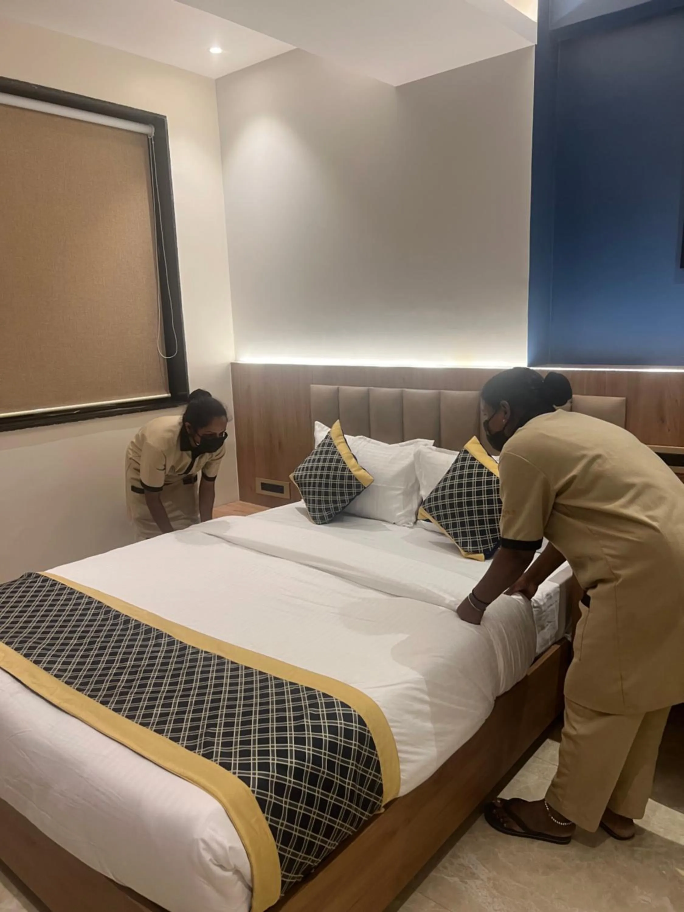 Bed in Metropolis Business Hotel