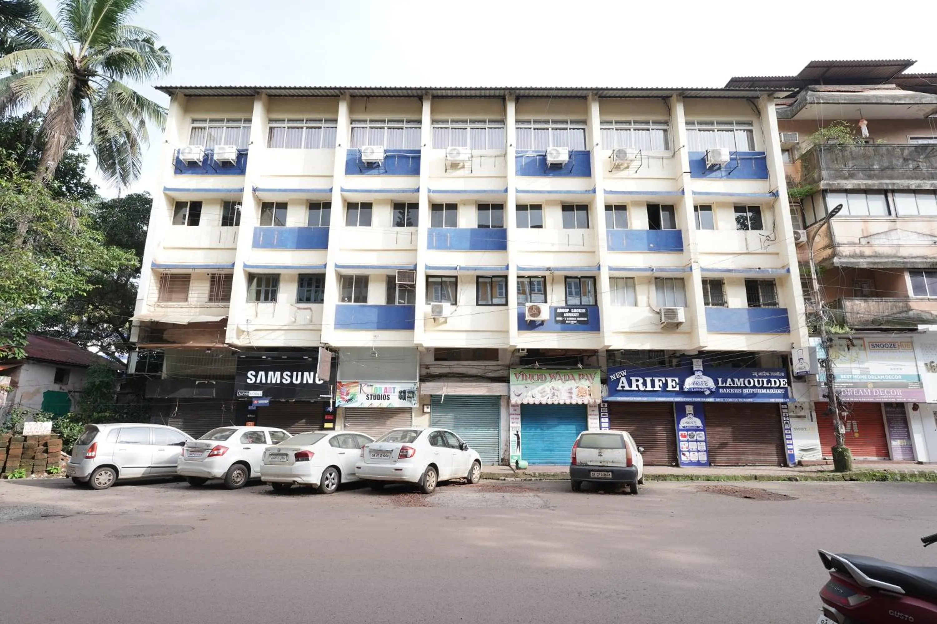 Property building in Metropolis Business Hotel