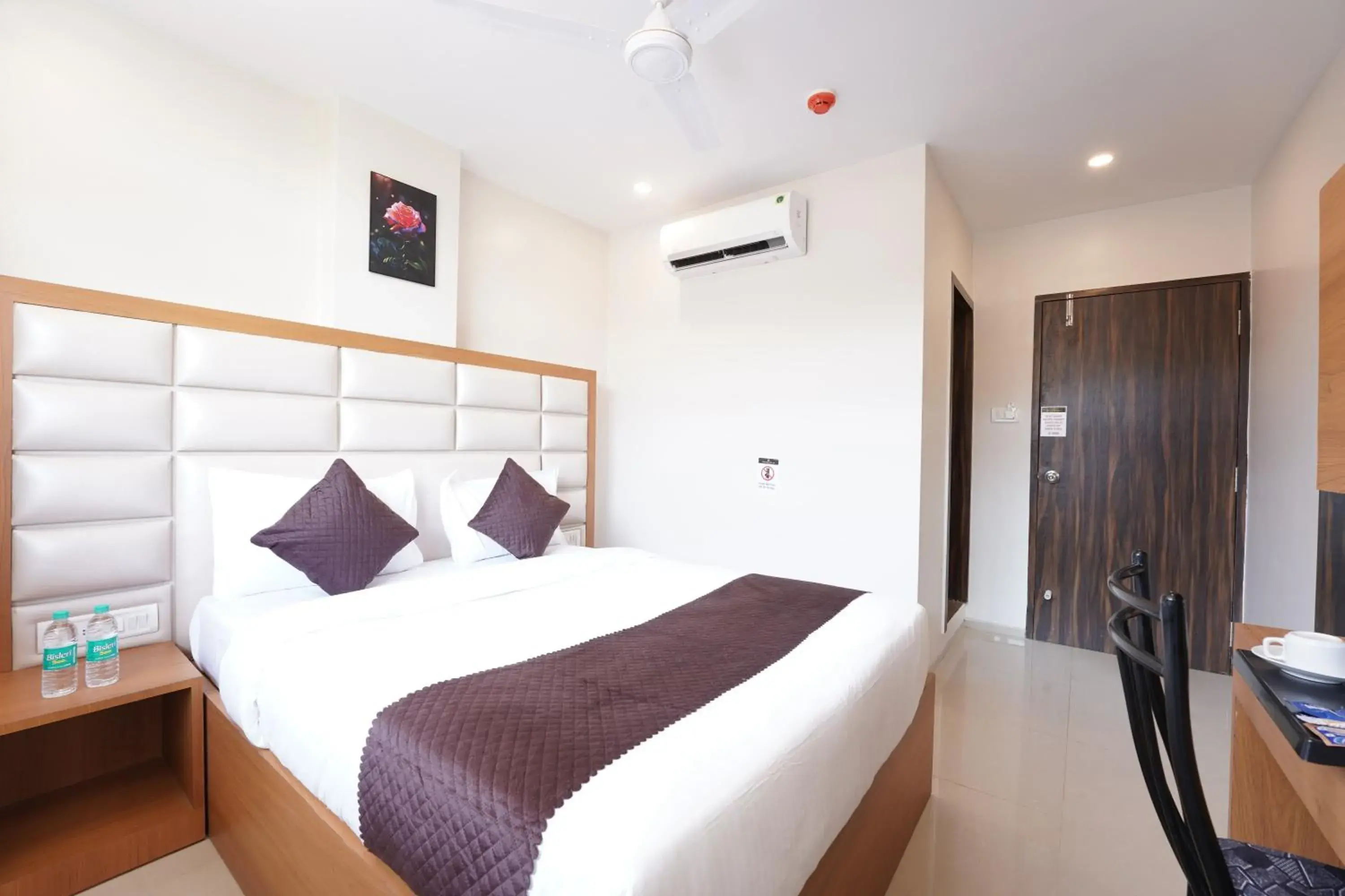 Bedroom, Bed in Metropolis Business Hotel Bedroom, Bed in Metropolis Business Hotel