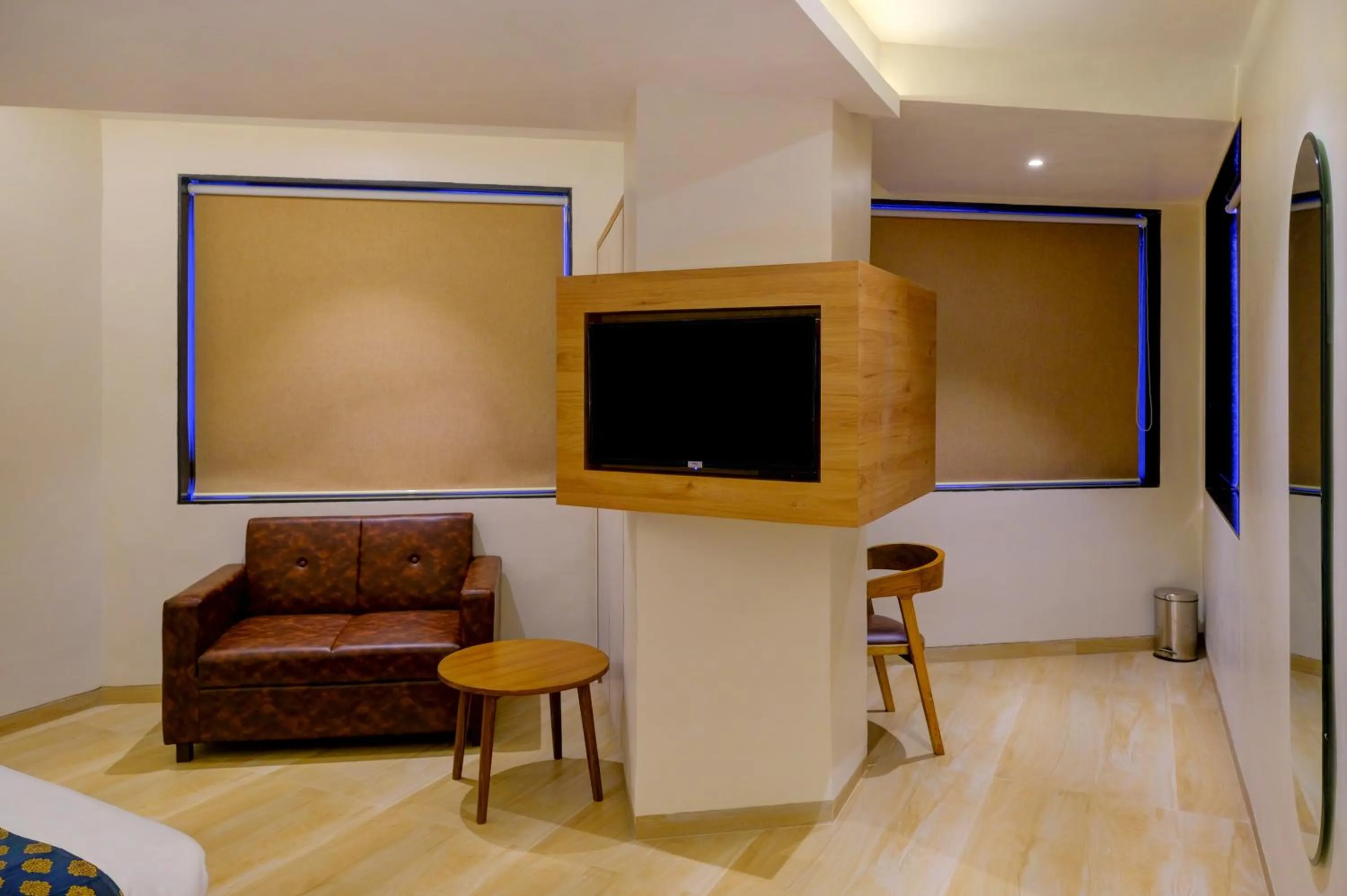 Seating area in Metropolis Business Hotel