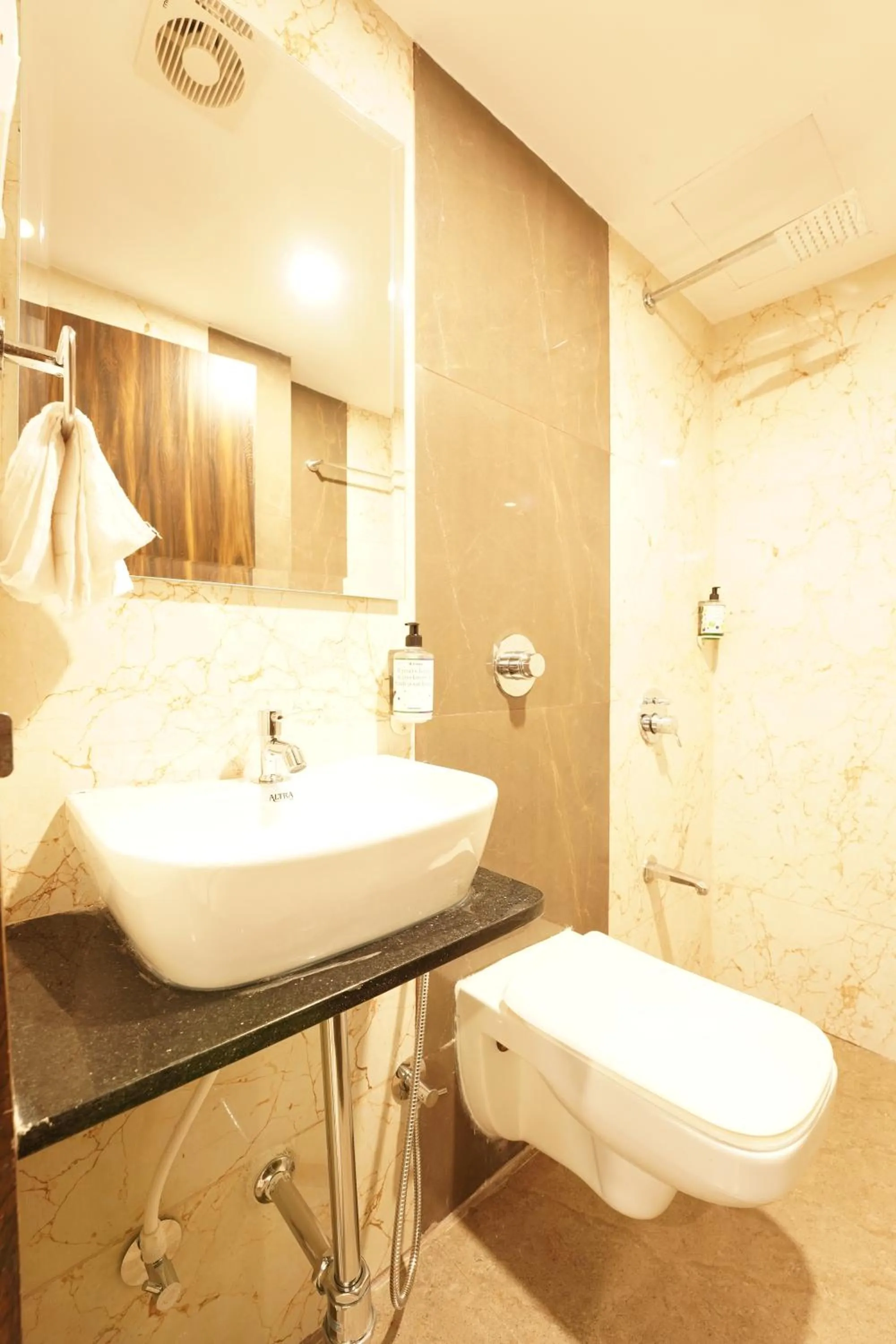 Bathroom in Metropolis Business Hotel