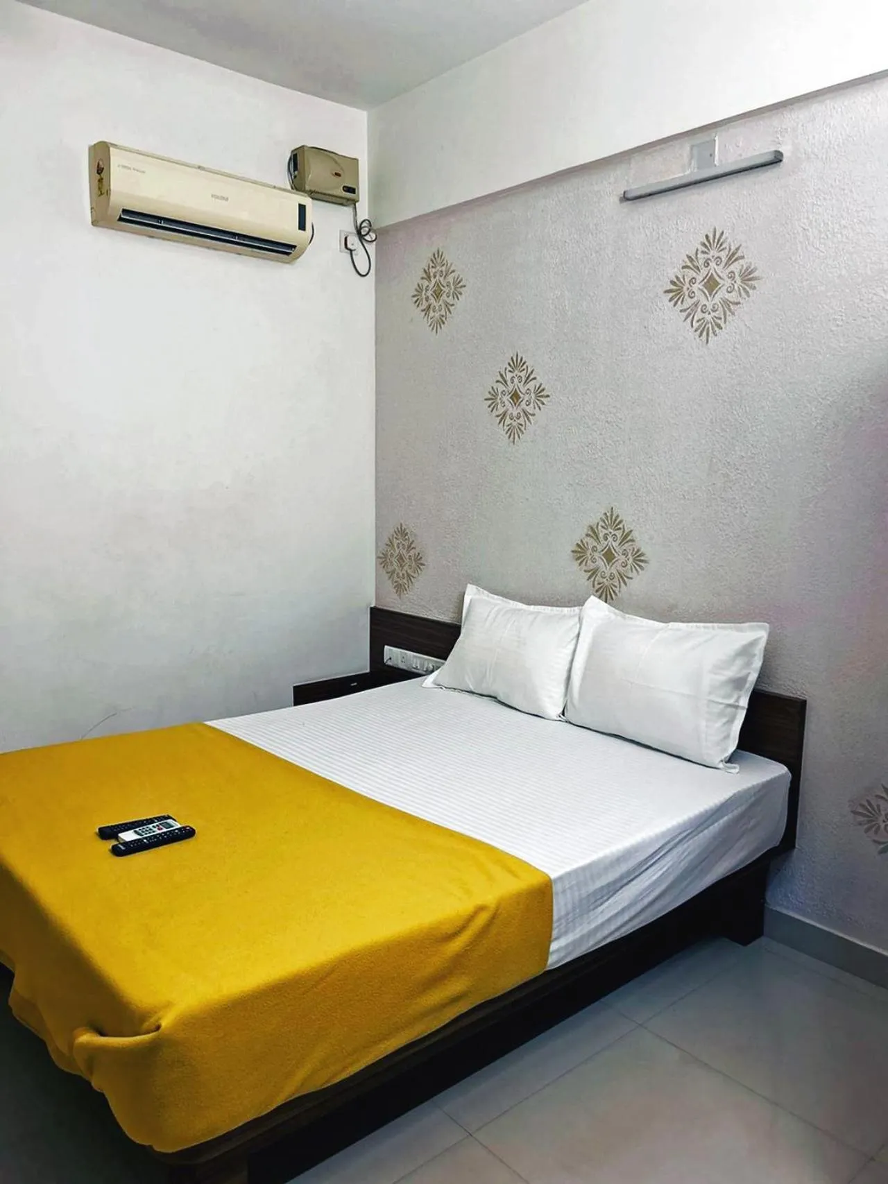 Bed in Hotel Radha