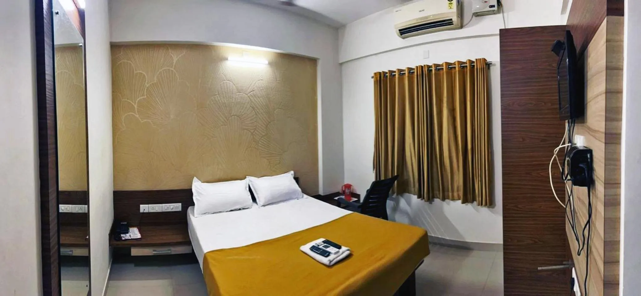 Photo of the whole room in Hotel Radha