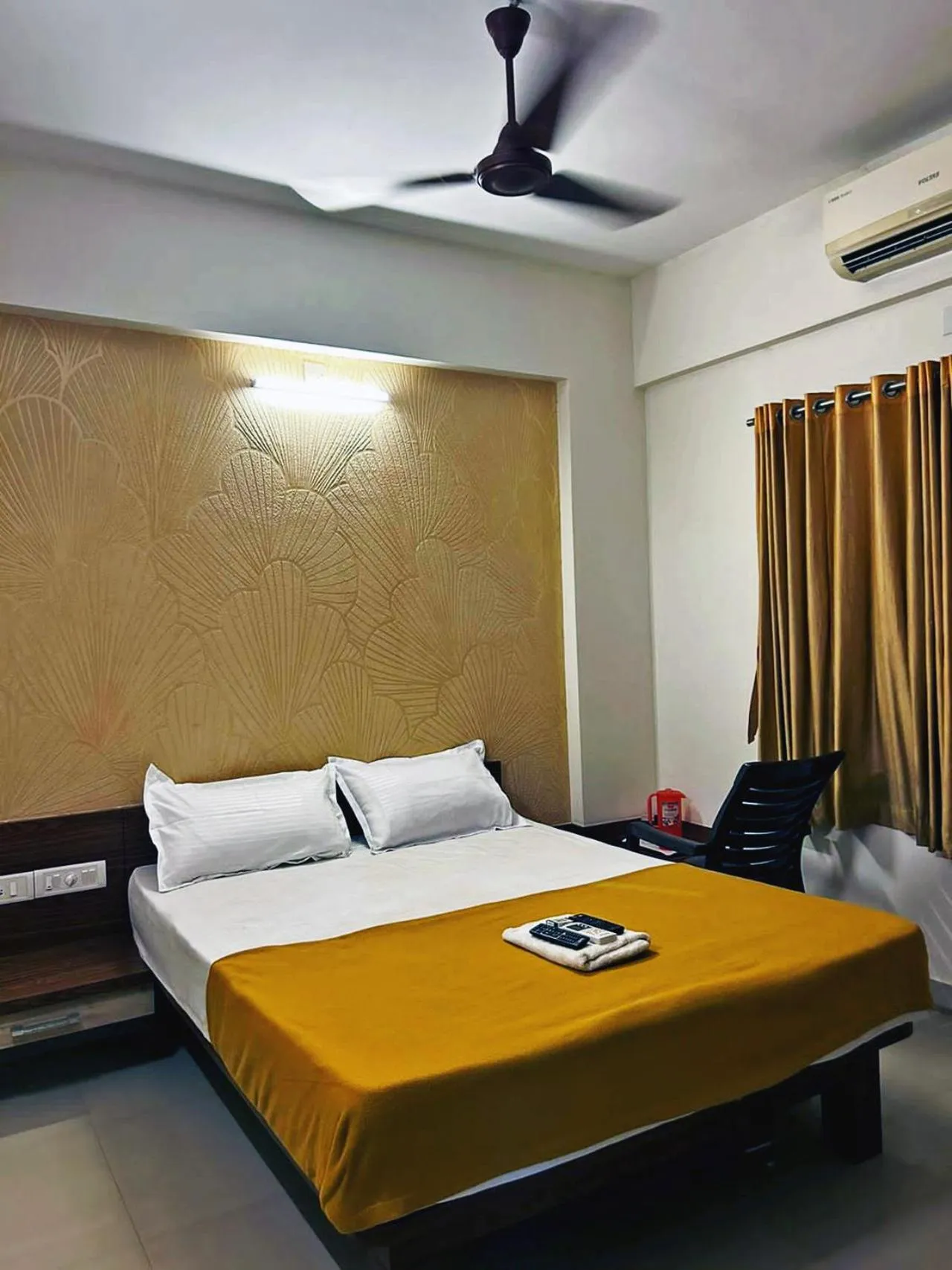 Bedroom in Hotel Radha