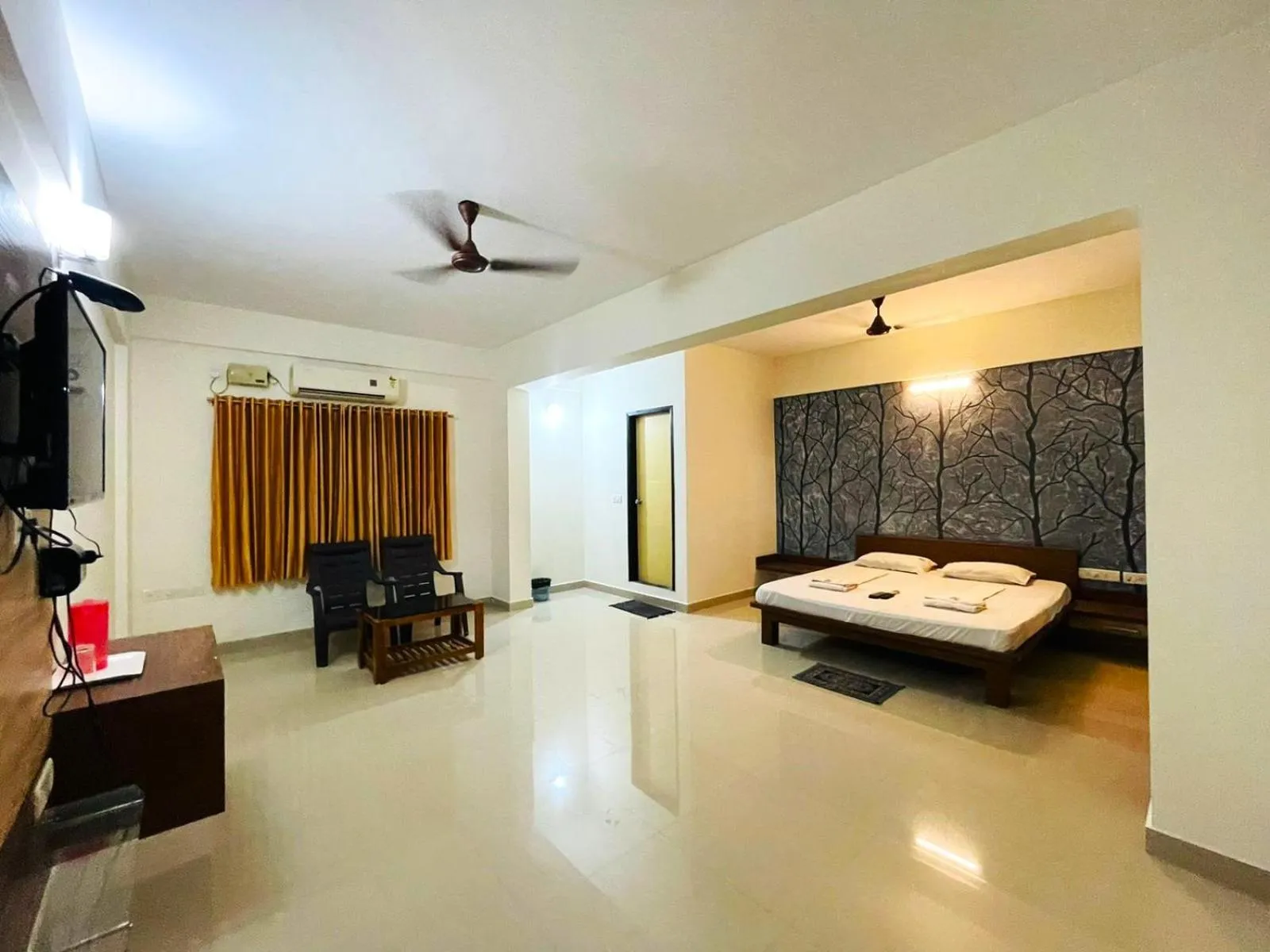 TV and multimedia in Hotel Radha