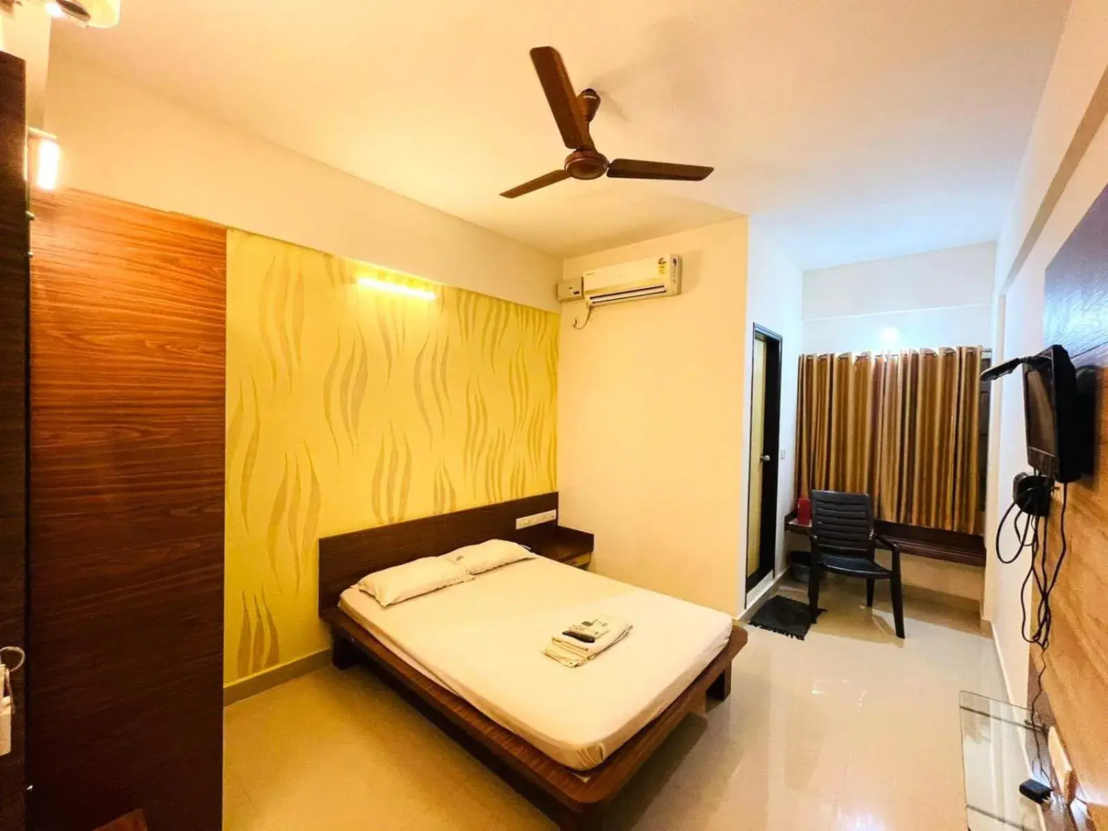 Bed in Hotel Radha Bed in Hotel Radha