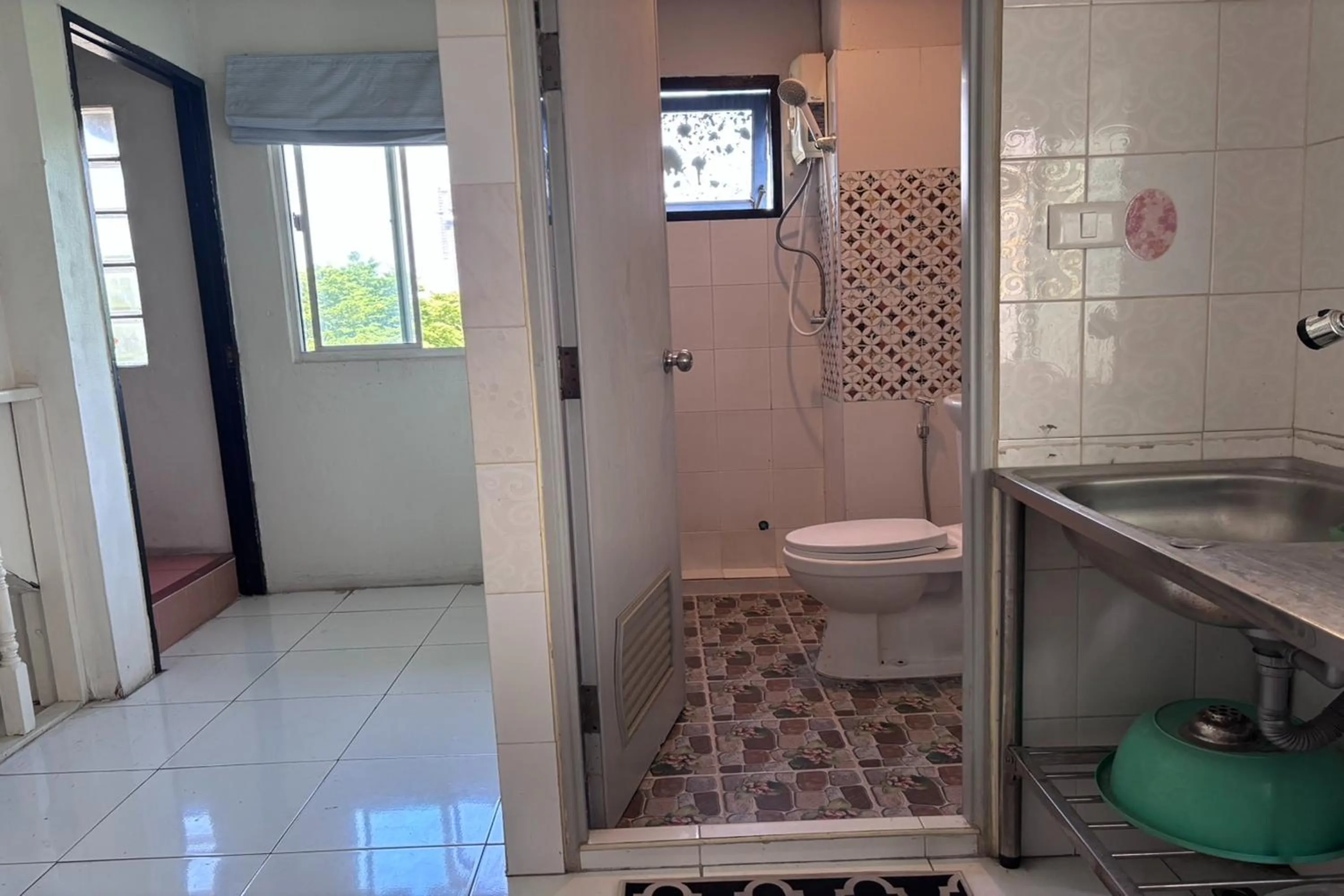 Bathroom in Rama 3 Sunrise Hostel