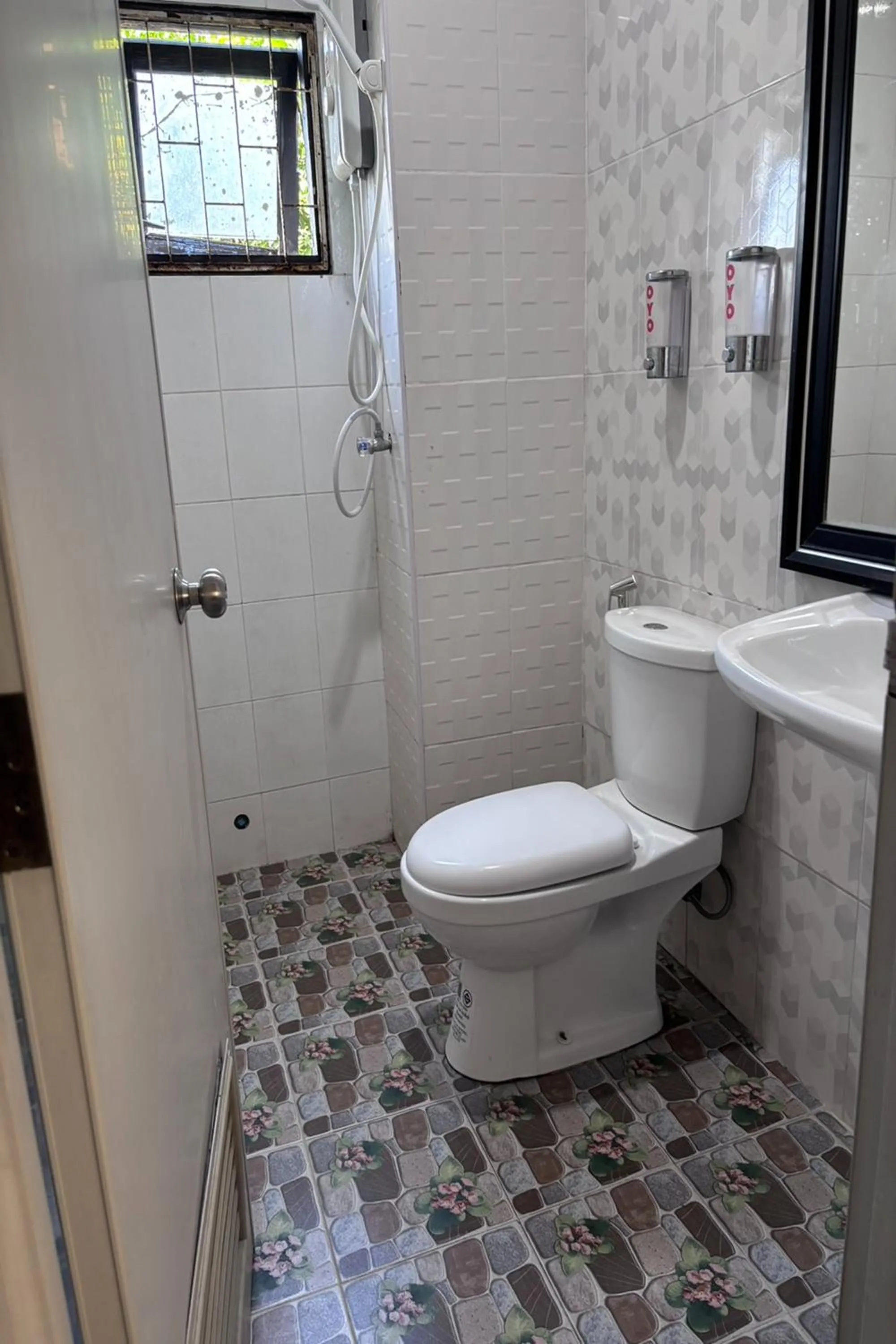 Bathroom in Rama 3 Sunrise Hostel