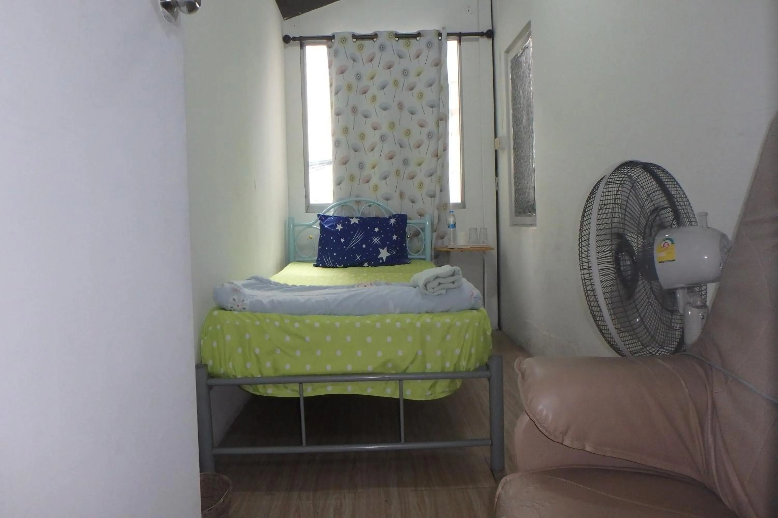 Photo of the whole room in Rama 3 Sunrise Hostel