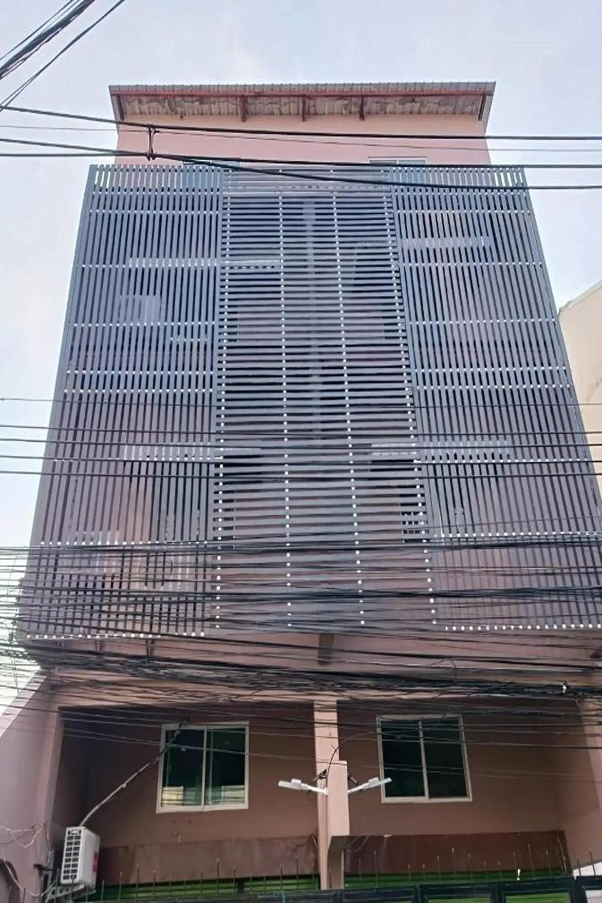 Property building in Rama 3 Sunrise Hostel Property building in Rama 3 Sunrise Hostel