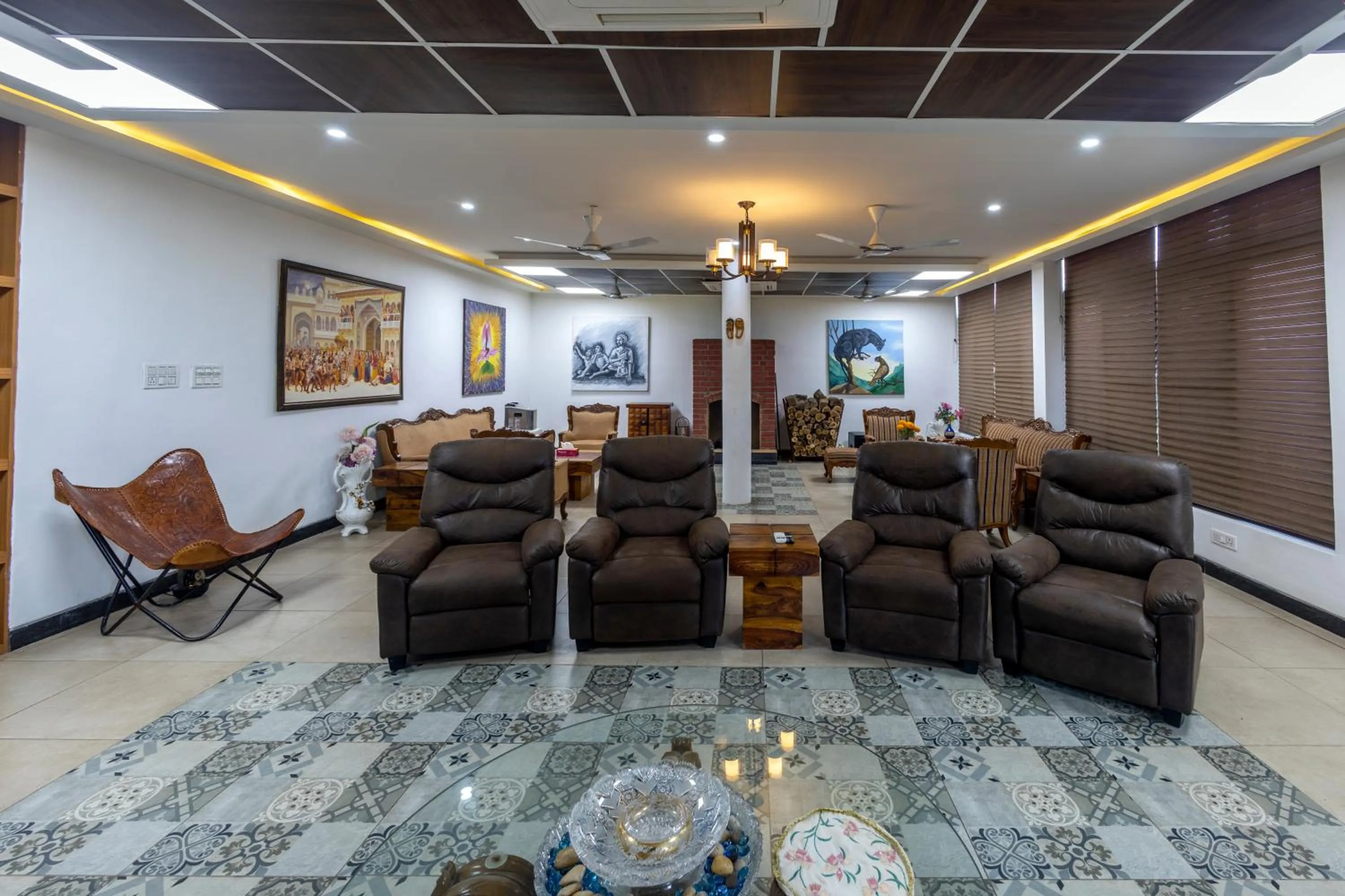 Communal lounge/ TV room in InnBox Farmstay - Rajpura Punjab