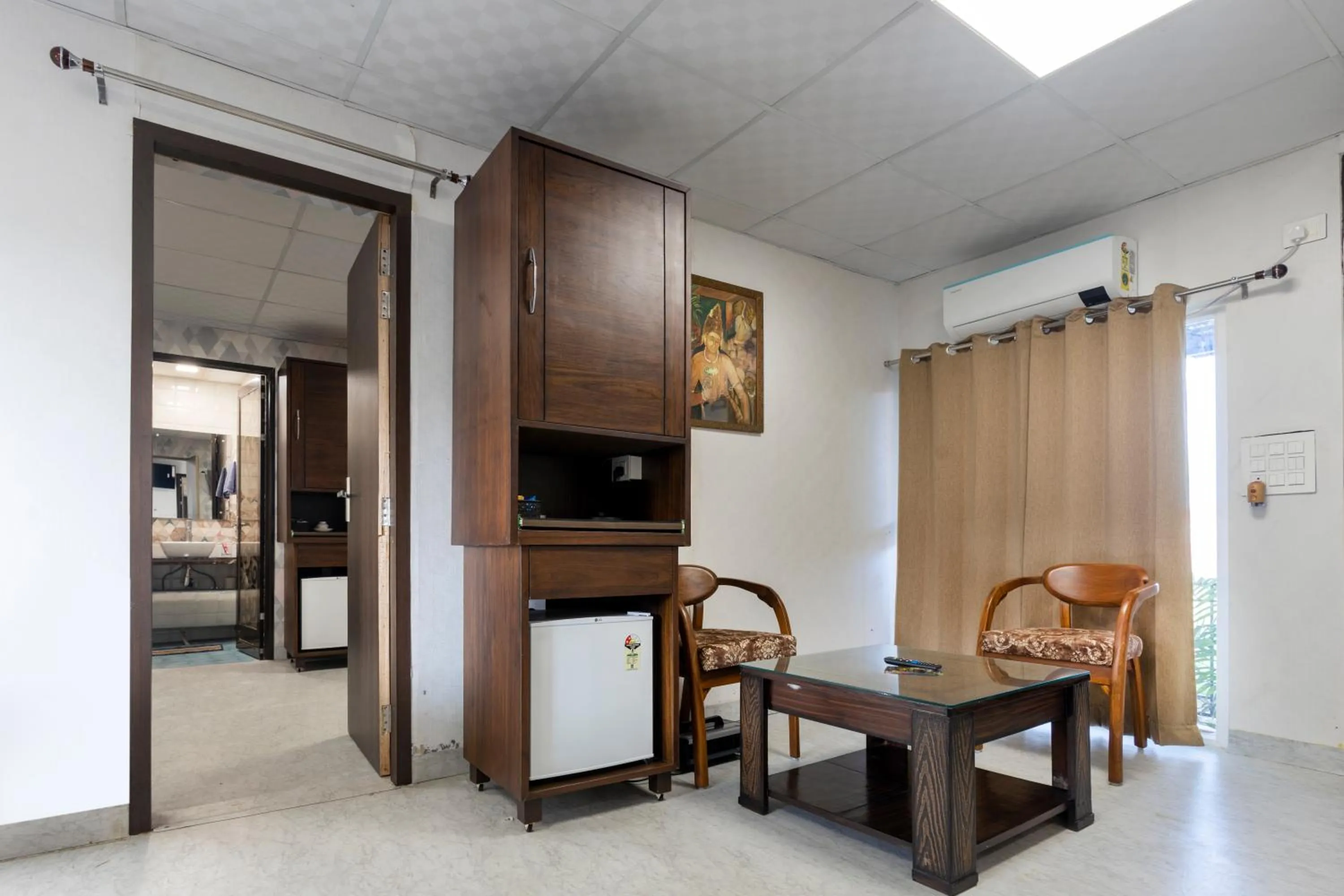 TV and multimedia, Bed in InnBox Farmstay - Rajpura Punjab