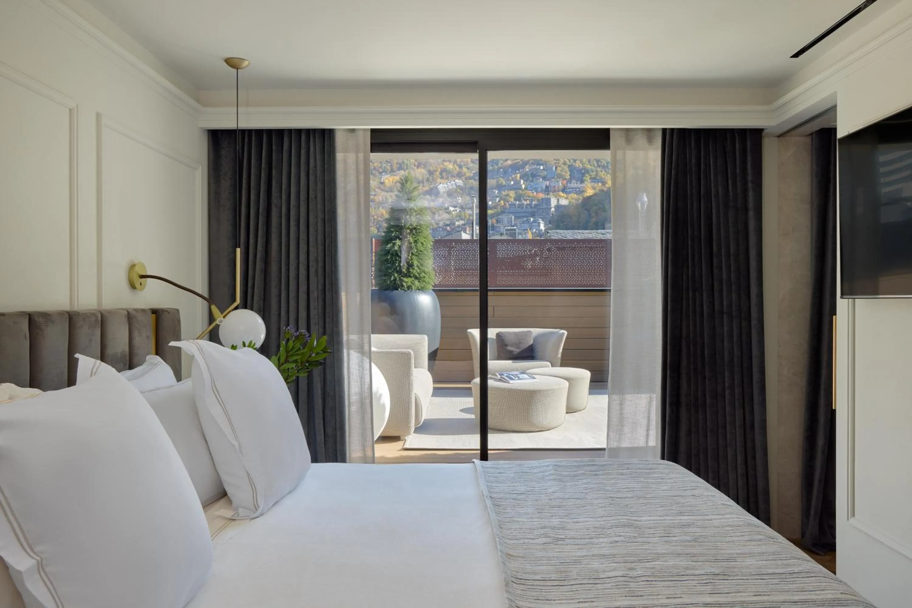 Communal lounge/ TV room, Bed in MIM Andorra Member of Melia Collection