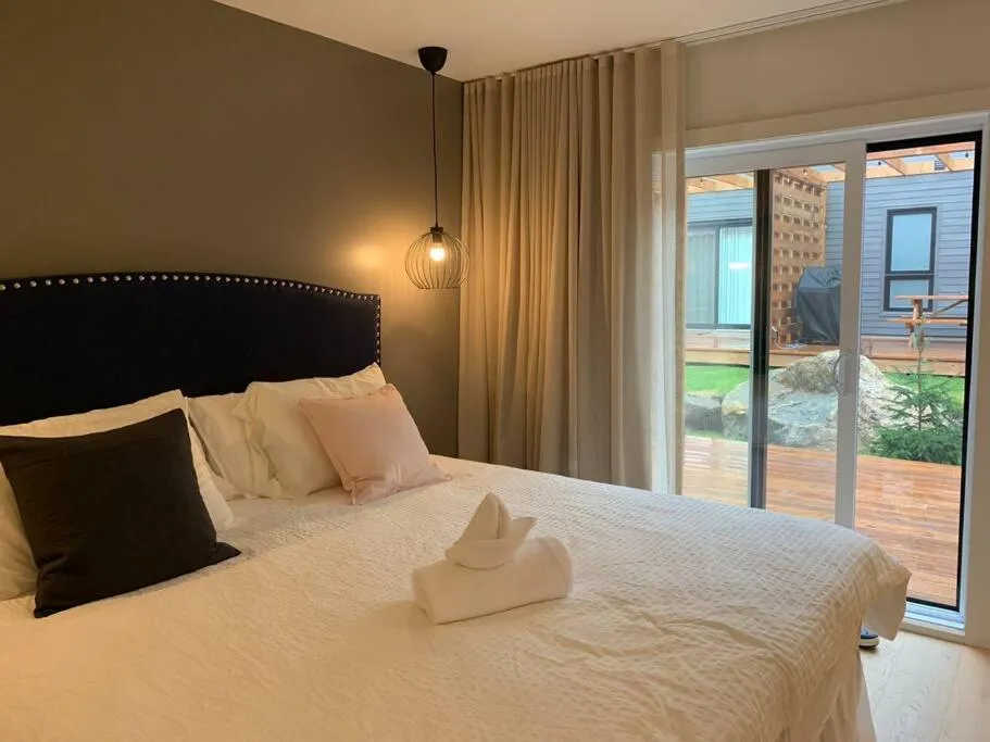 Bedroom, Bed in Studio with king bed, sofa bed and terrace Mont-Tremblant