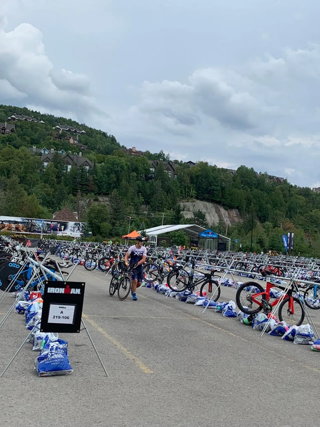 Cycling in Studio with king bed, sofa bed and terrace Mont-Tremblant