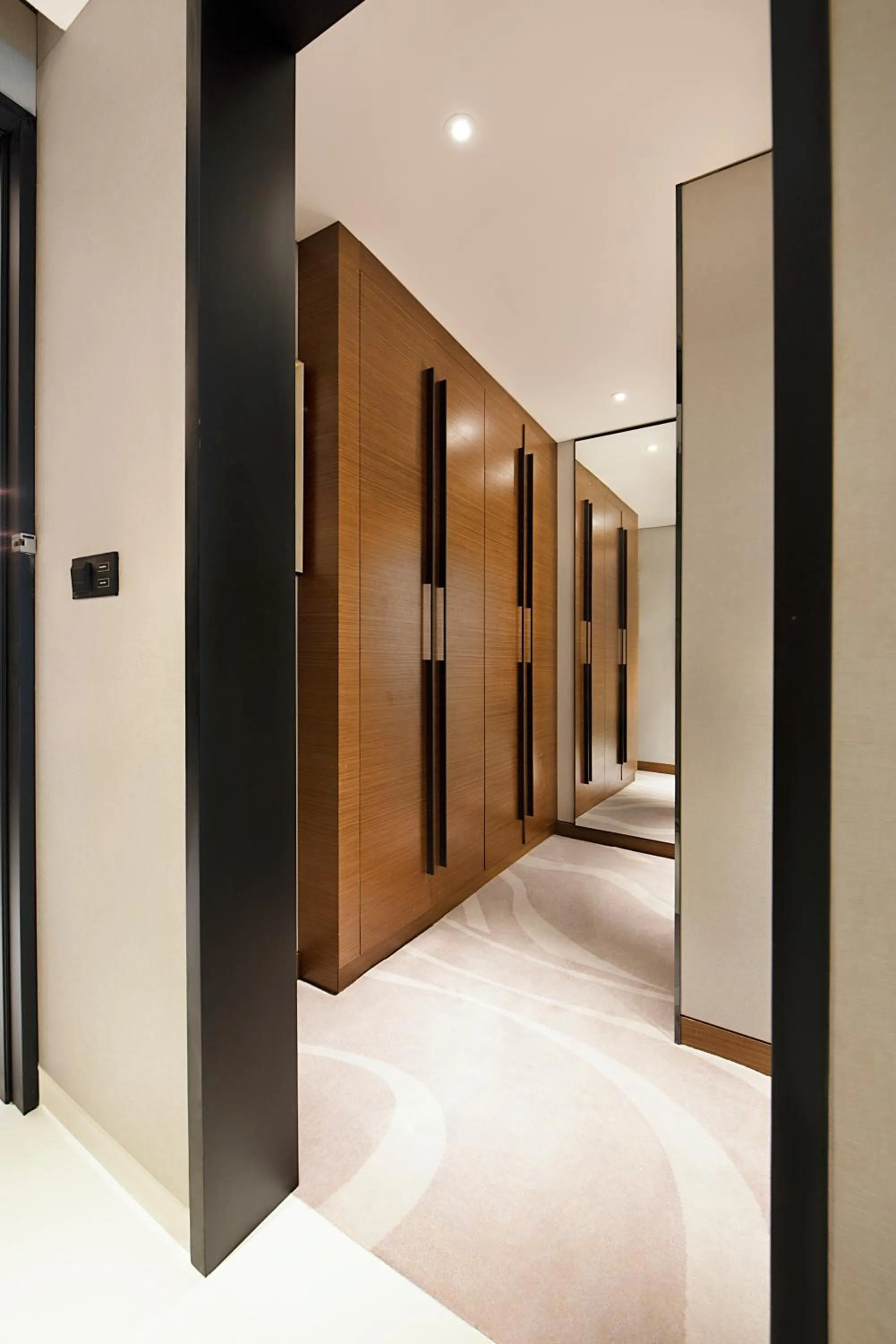 wardrobe in Asiana Grand Hotel