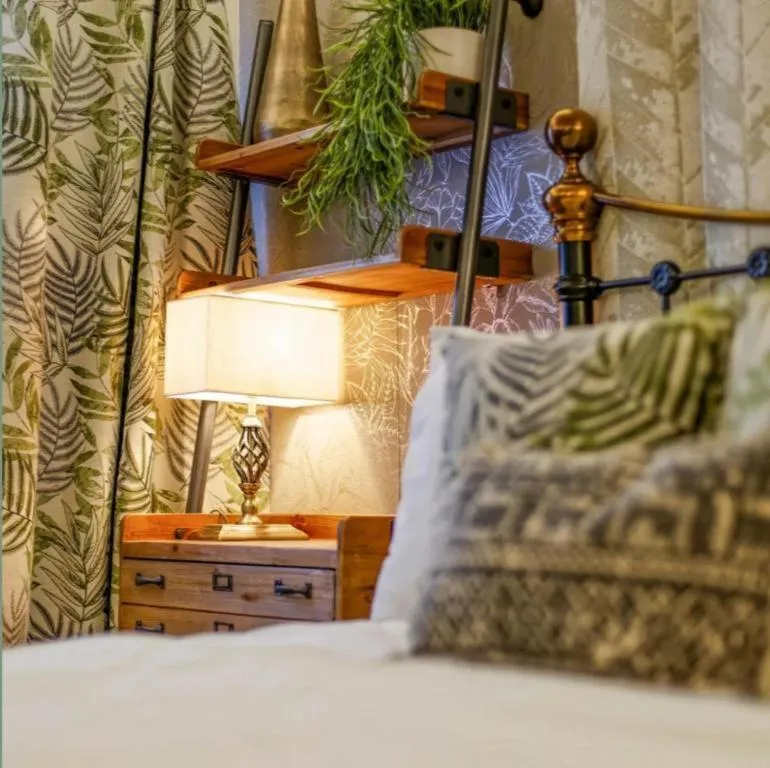 Bedroom, Bed in Three Horseshoes, Bubbenhall