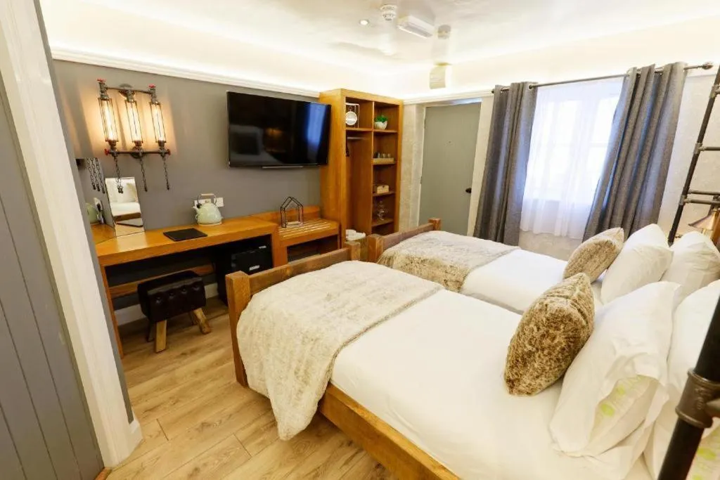 Bedroom, Bed in Three Horseshoes, Bubbenhall