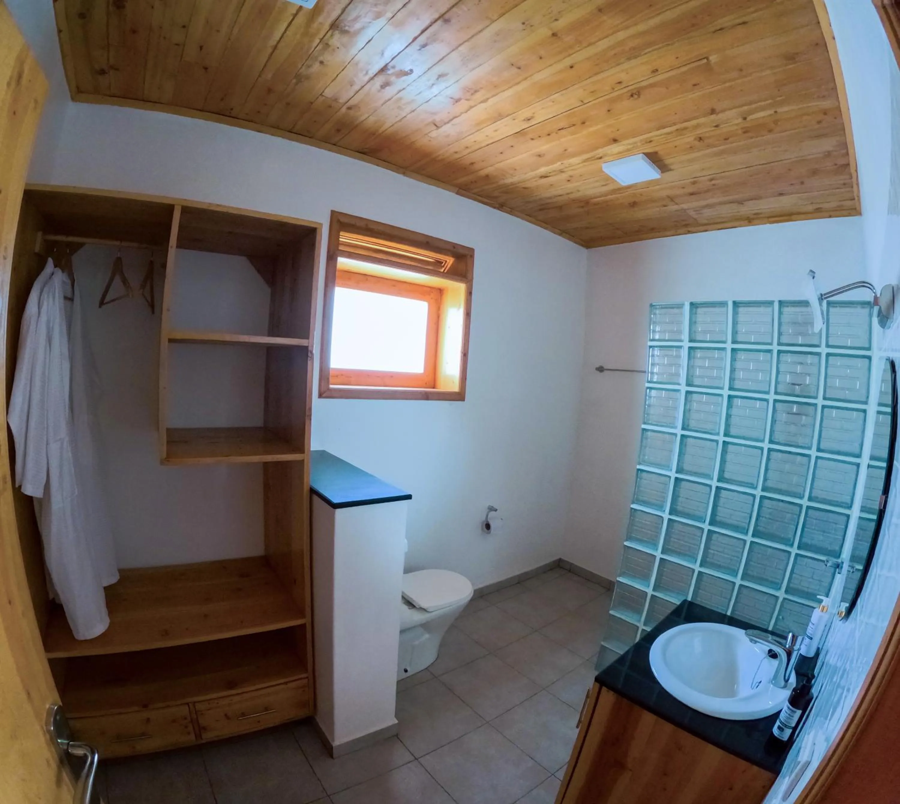 Shower in Umutuzo Lodge Kivu Lake