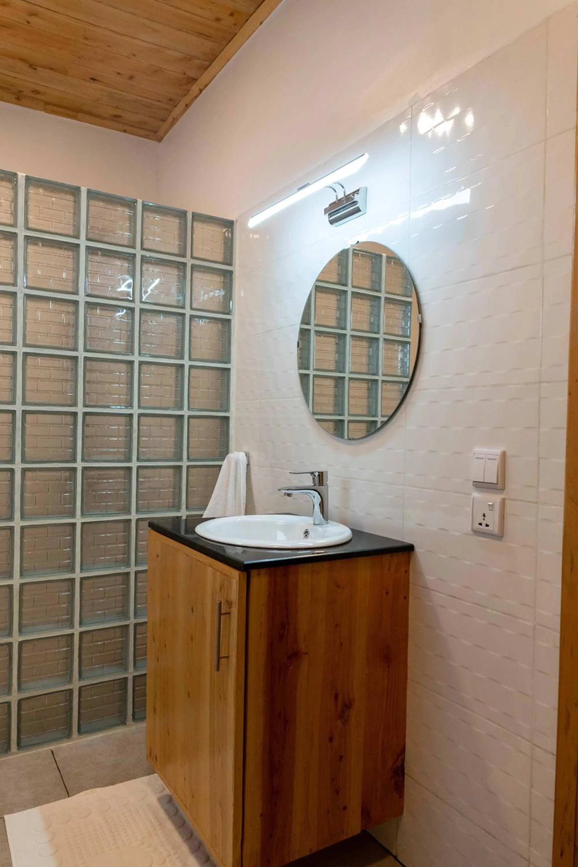 Bathroom in Umutuzo Lodge Kivu Lake