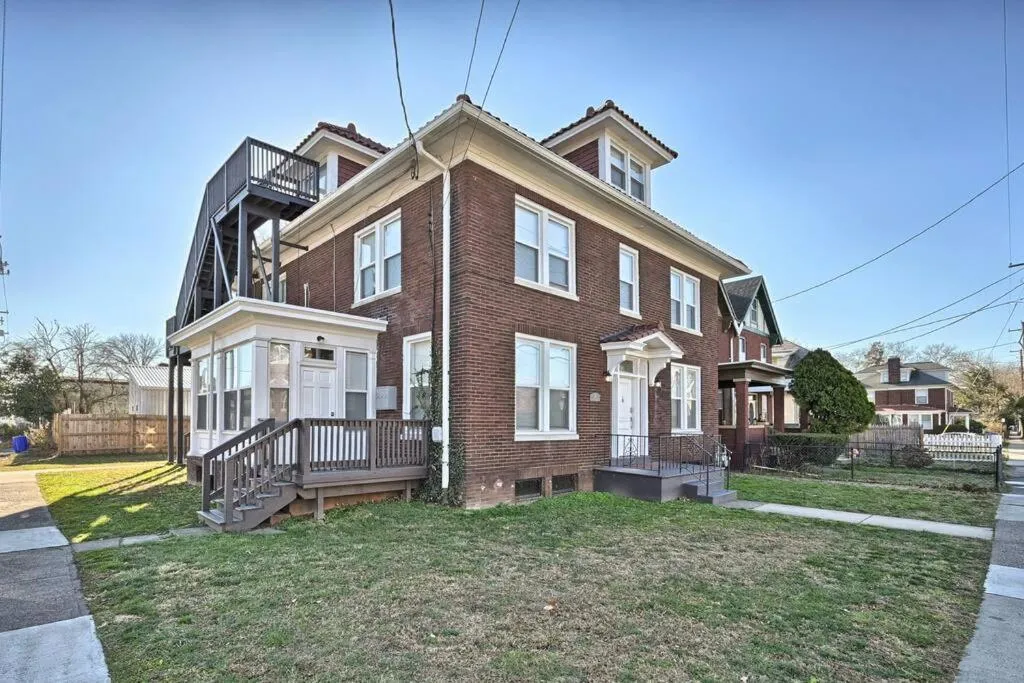 Suites on Seneca - Lovely 2 Bed 1 Bath Apartment