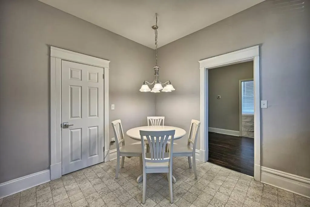 Suites on Seneca - Lovely 2 Bed 1 Bath Apartment