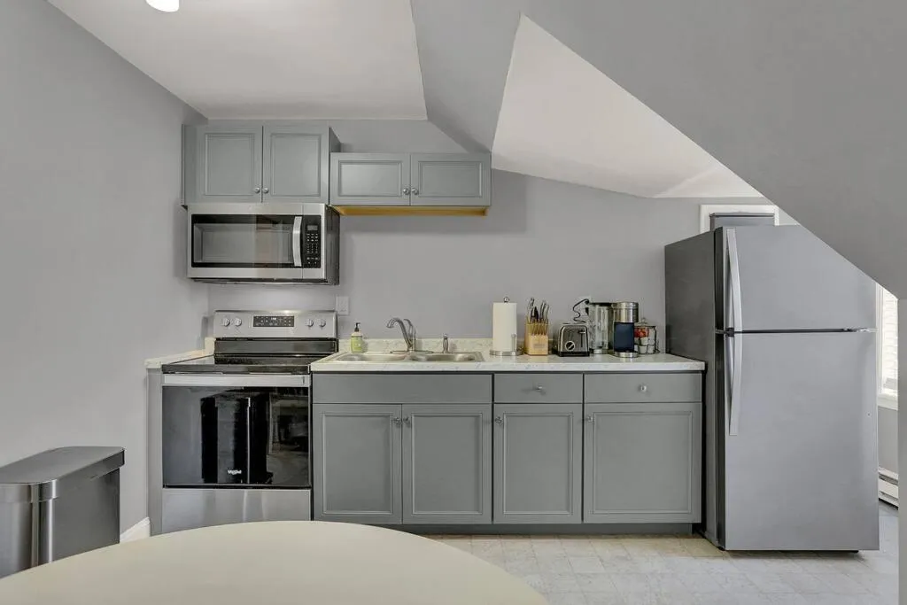 Suites on Seneca - Gorgeous One Bedroom Apartment