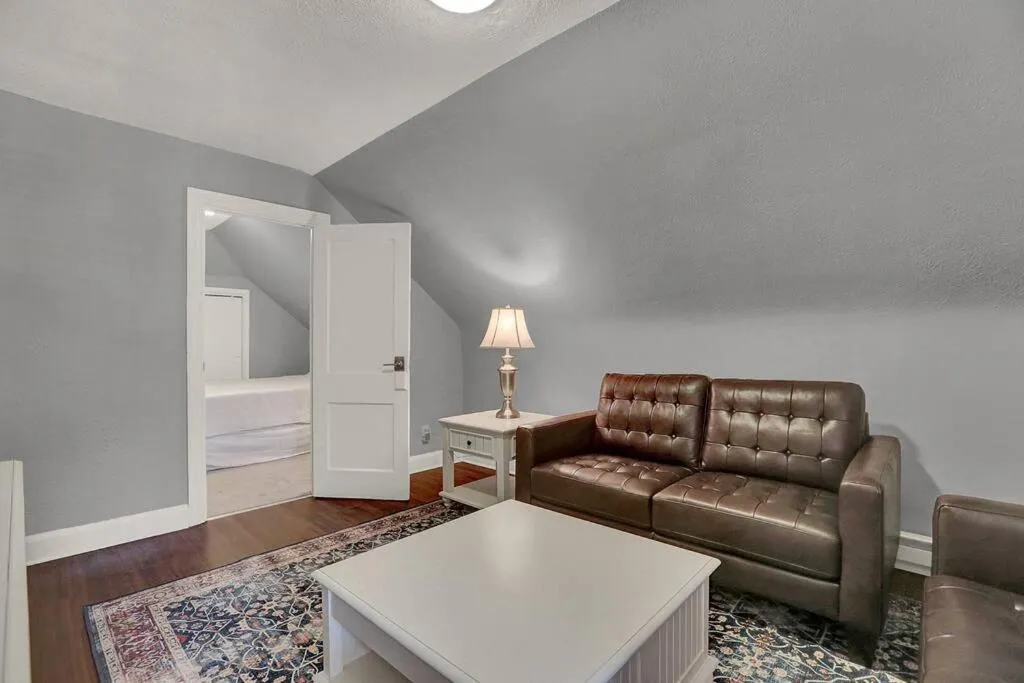 Bed in Suites on Seneca - Gorgeous One Bedroom Apartment