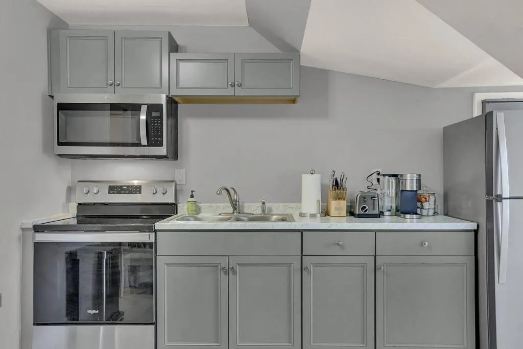 Suites on Seneca - Gorgeous One Bedroom Apartment