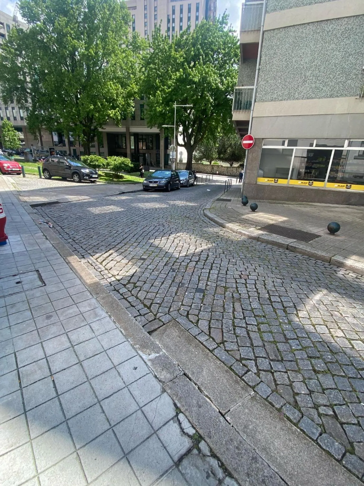 Parking in The Editory Garden Porto Hotel