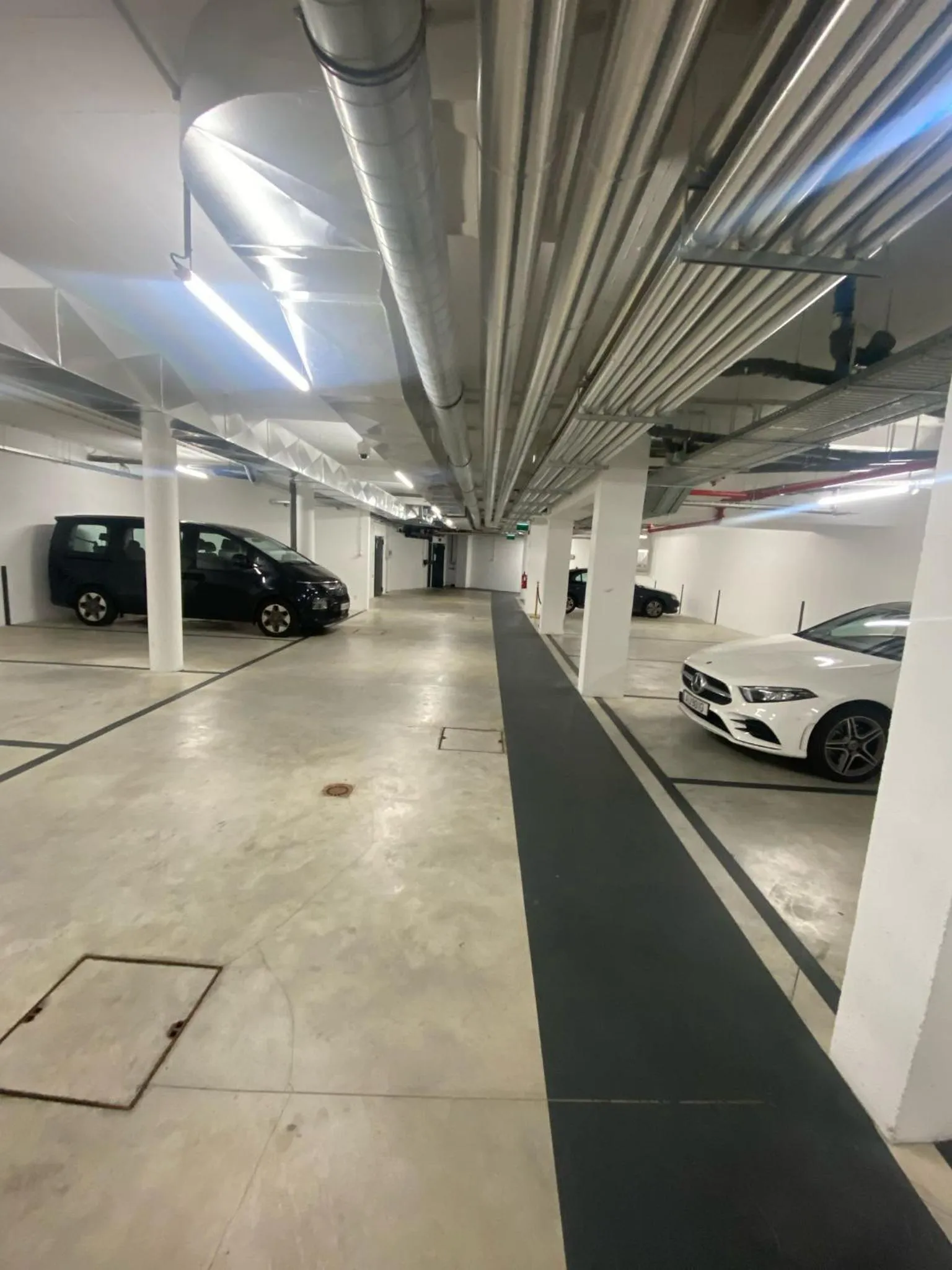 Parking in The Editory Garden Porto Hotel