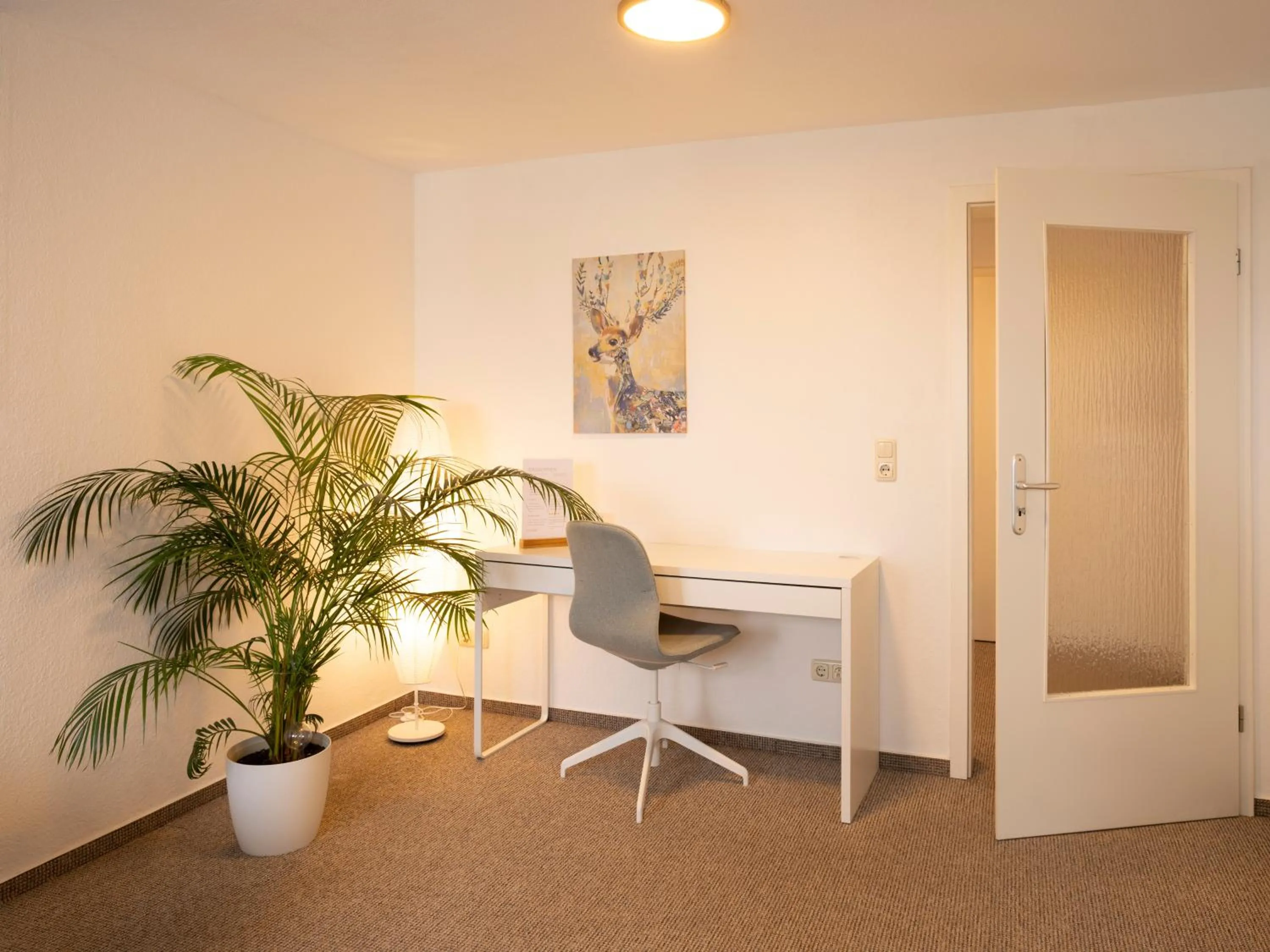 Living room in Schlosskönig - Modernes & zentrales Apartment mit Balkon und Arbeitsplatz