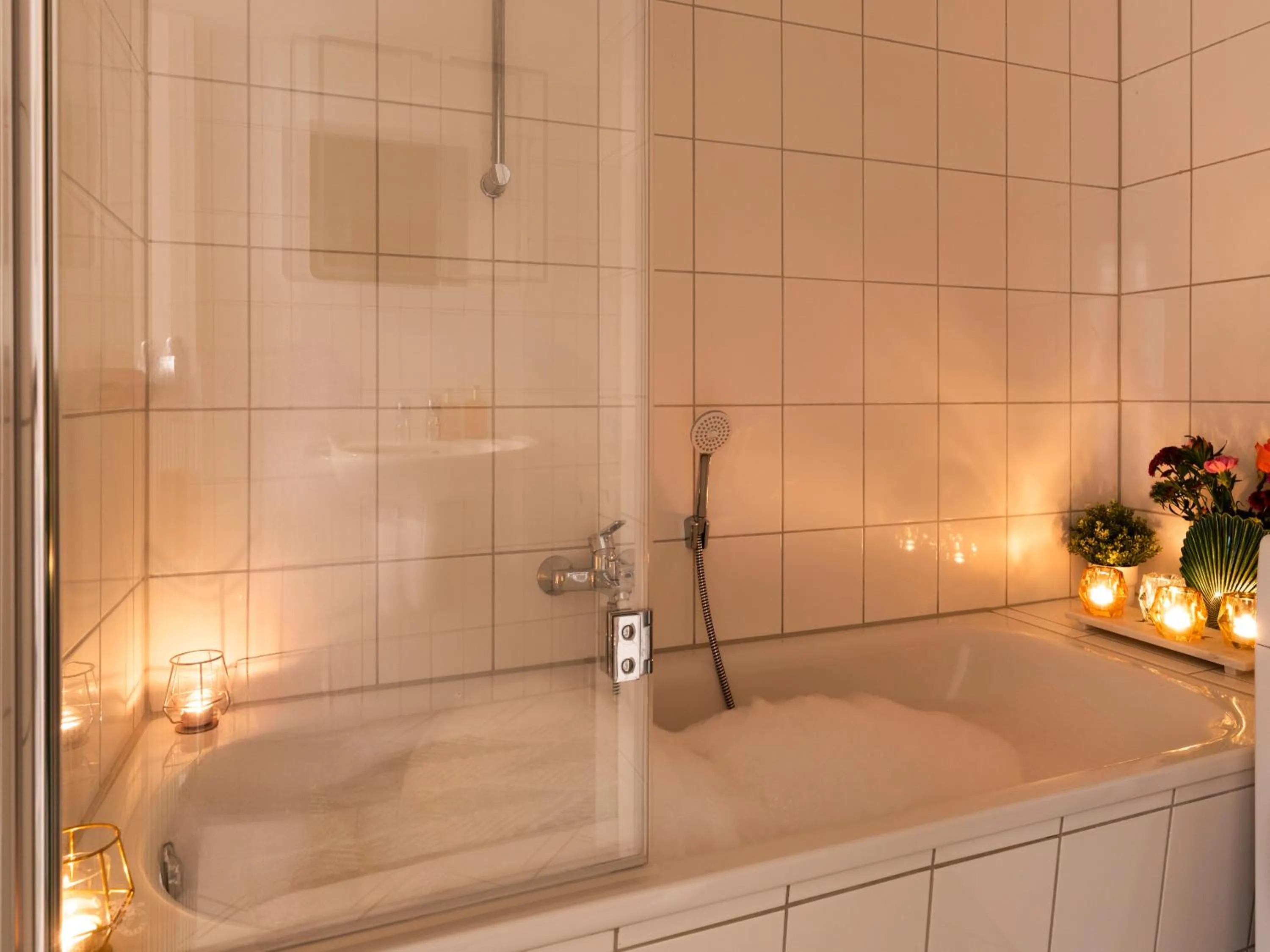 Shower in Schlosskönig - Modernes & zentrales Apartment mit Balkon und Arbeitsplatz