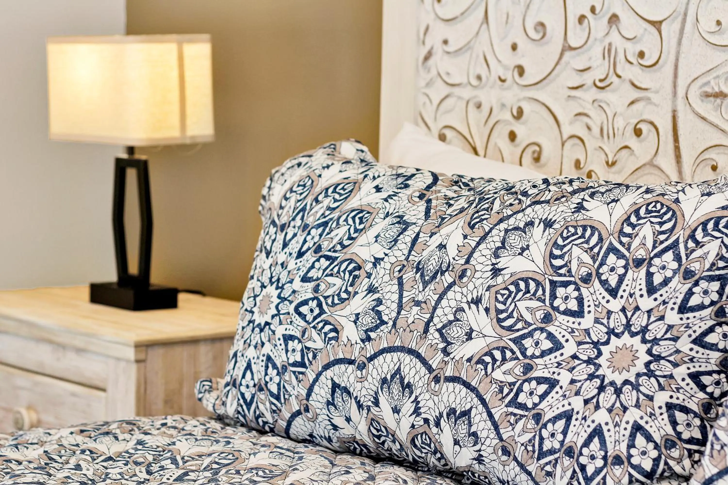 Bed in Star Lake Oasis - 4 bed family pool home