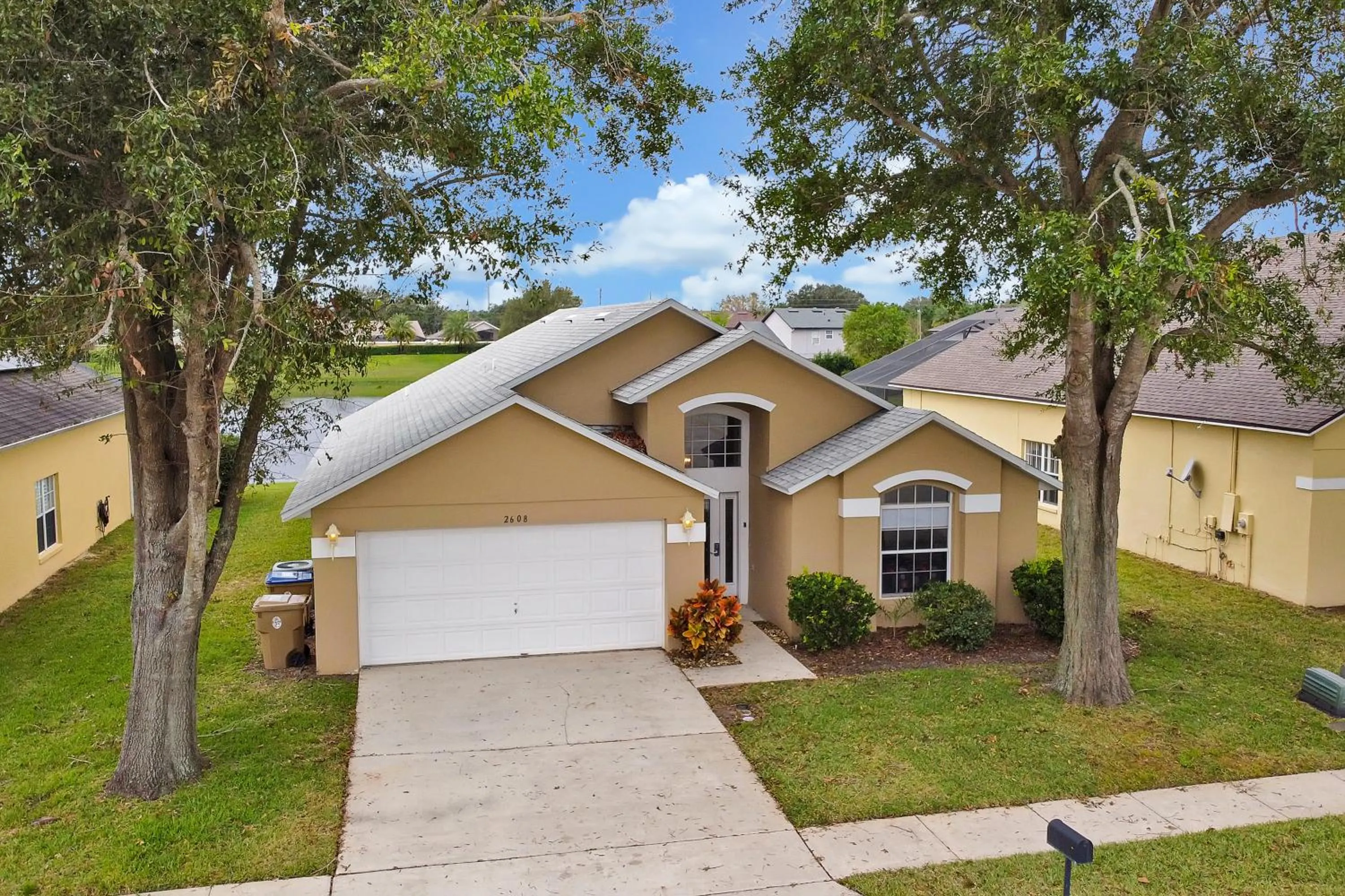 Property building in Star Lake Oasis - 4 bed family pool home