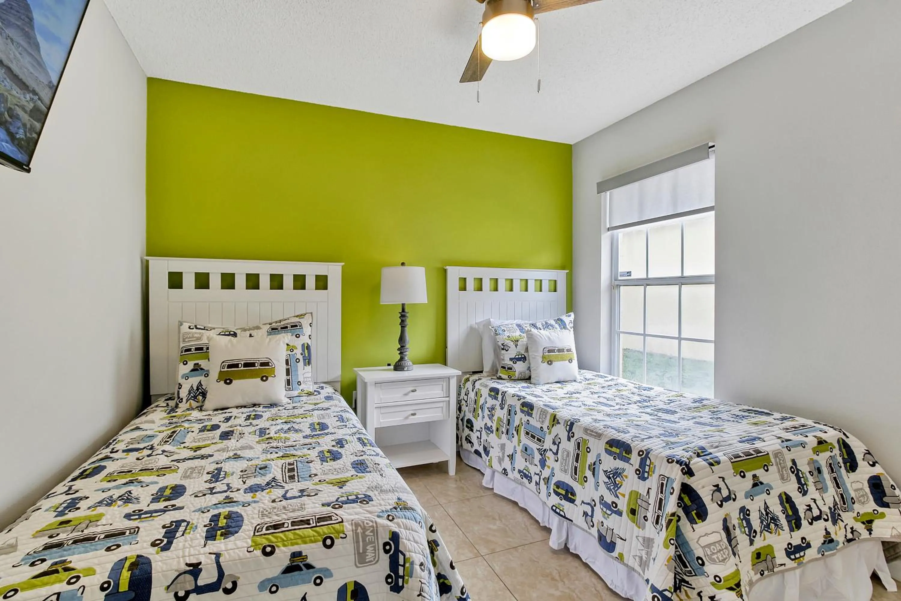 Bed in Star Lake Oasis - 4 bed family pool home