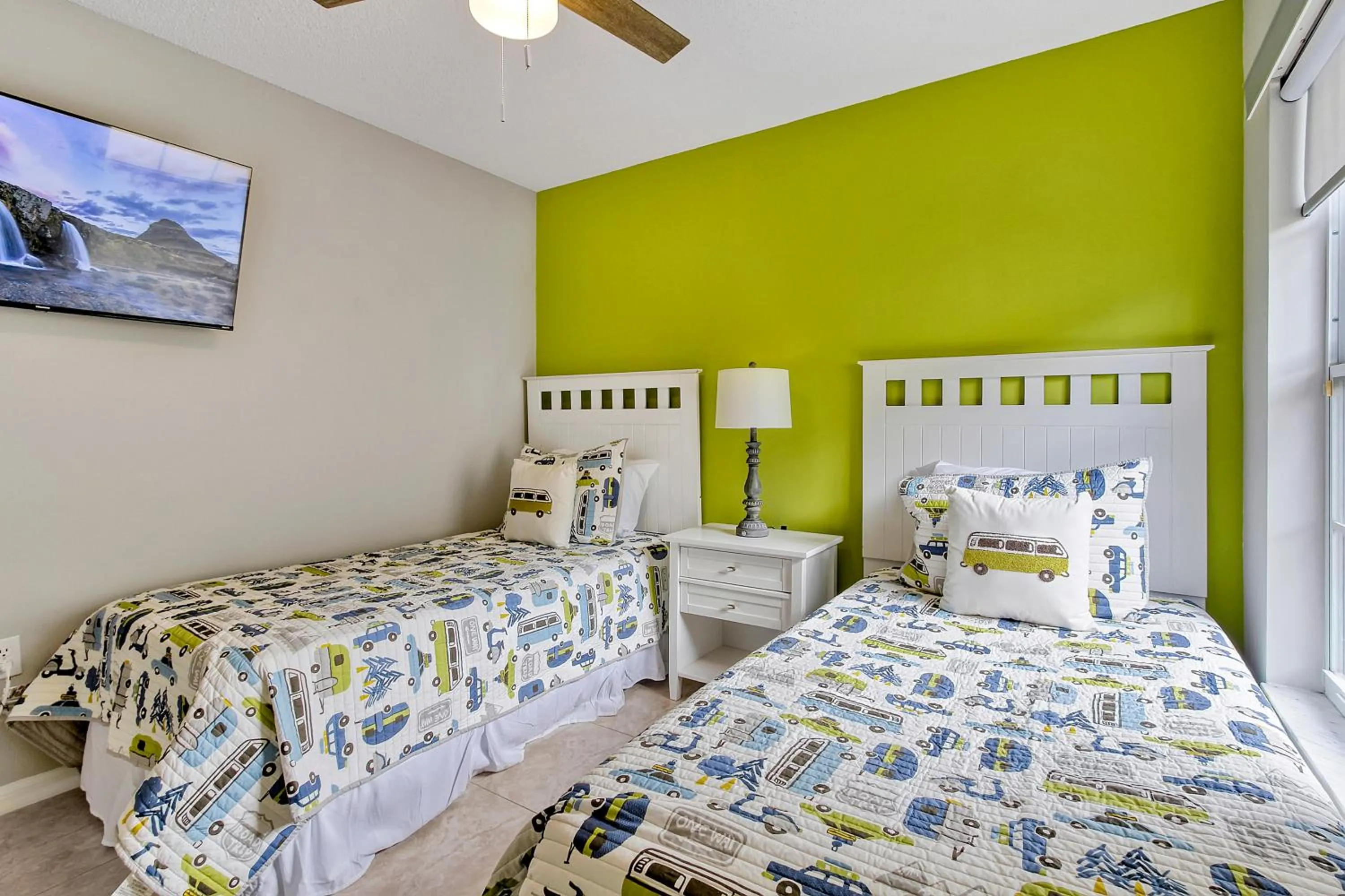 Bed in Star Lake Oasis - 4 bed family pool home