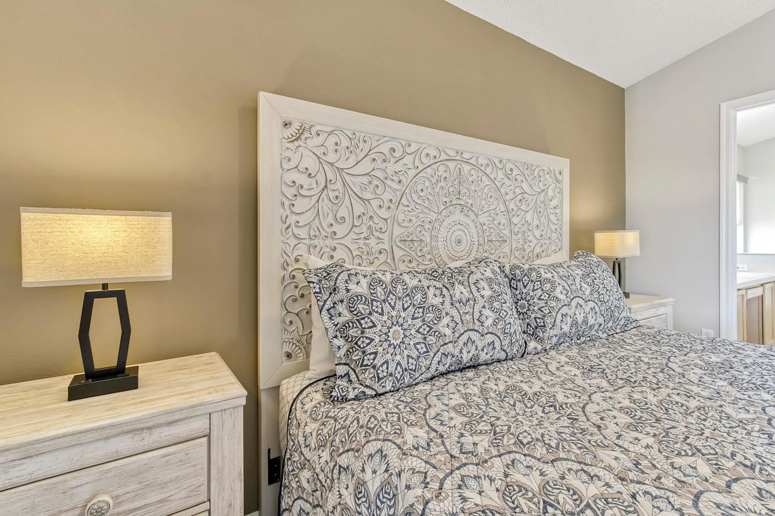 Bed in Star Lake Oasis - 4 bed family pool home