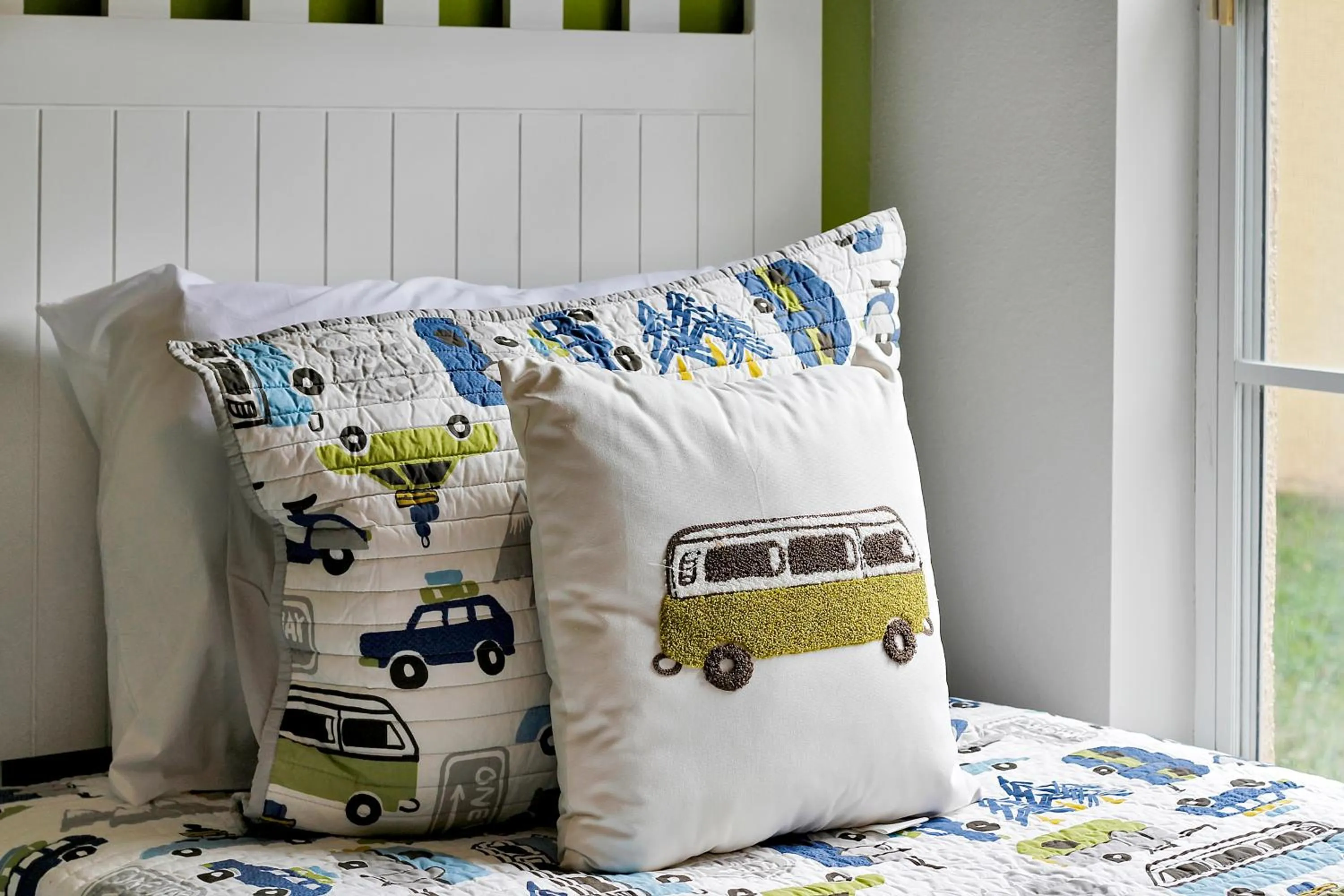 Bed in Star Lake Oasis - 4 bed family pool home